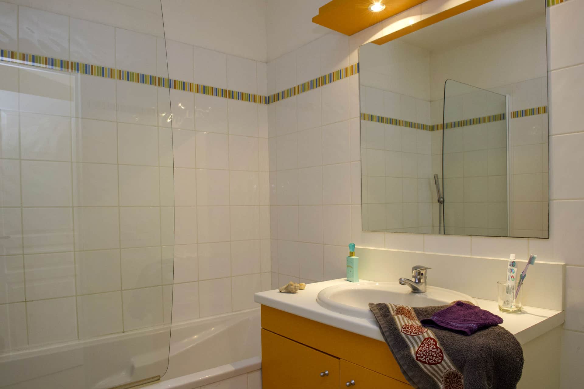Bathroom of an apartment of the holiday residence Goélia Cap Bleu in Carro Bathroom of an apartment of the holiday residence Goélia Cap Bleu in Carro