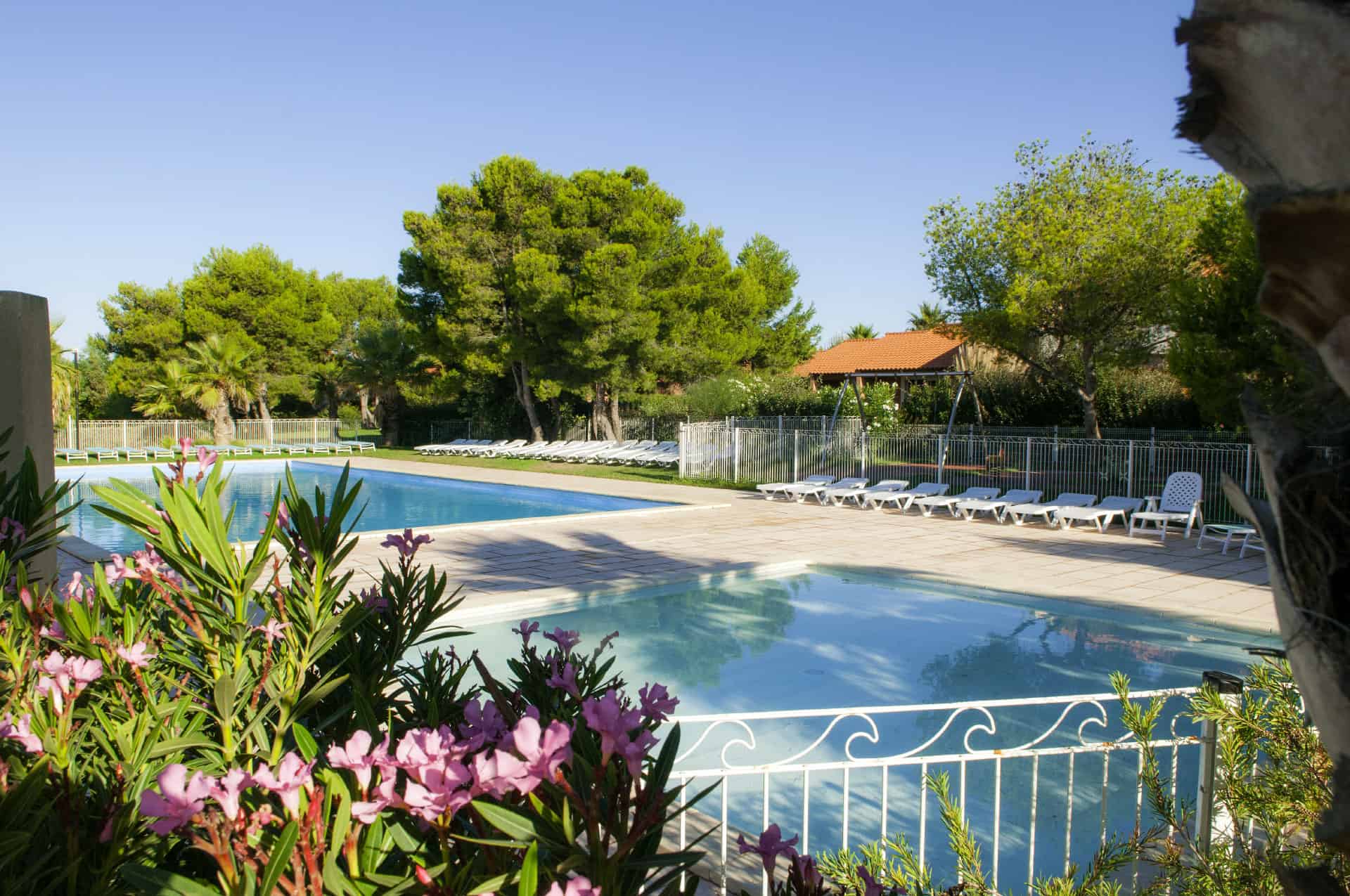 Outdoor swimming pool and children's pool at the Goélia Cap Bleu holiday home in Carro Outdoor swimming pool and children's pool at the Goélia Cap Bleu holiday home in Carro