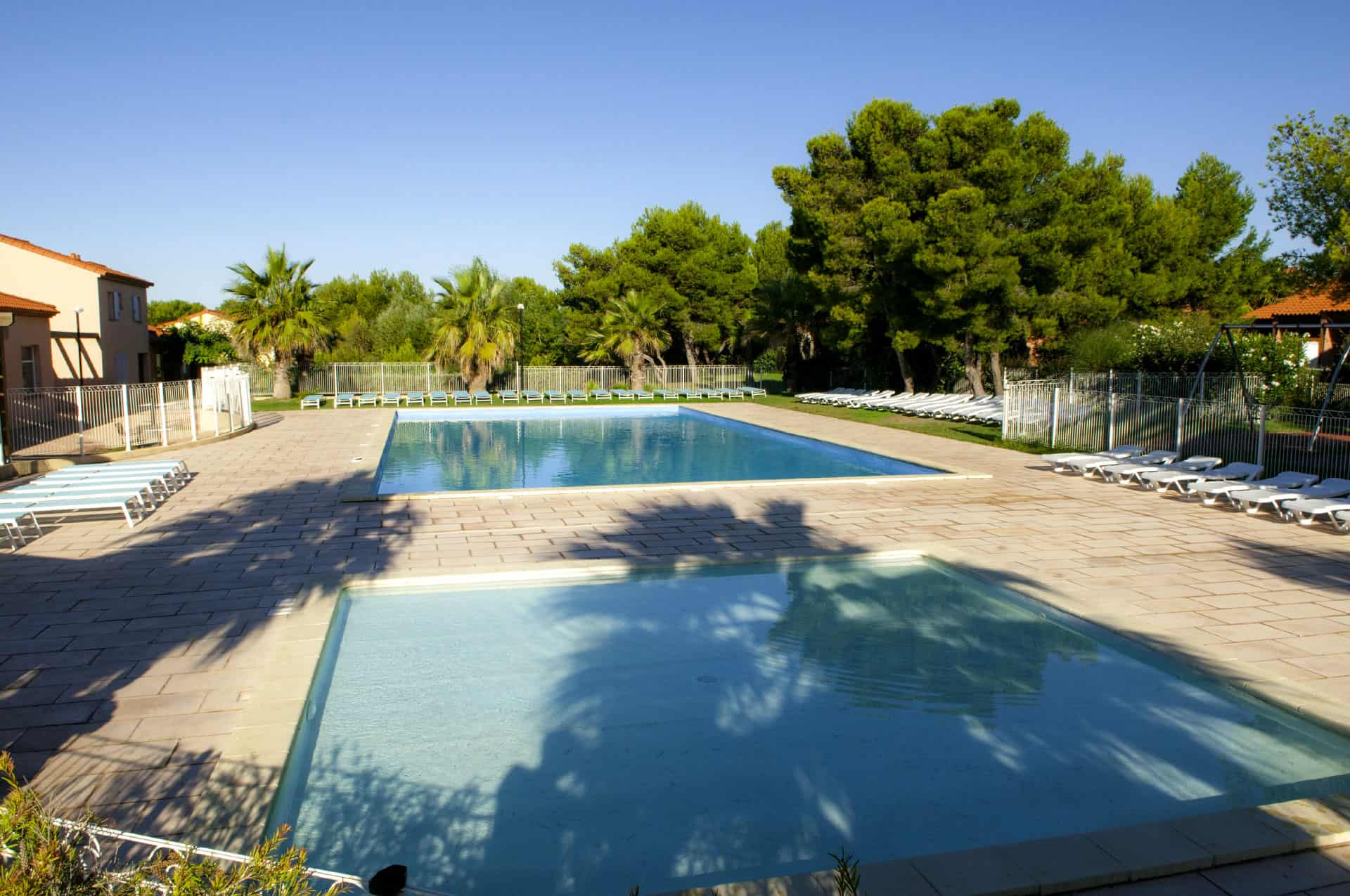 Outdoor swimming pool and children's pool at the Goélia Cap Bleu holiday home in Carro Outdoor swimming pool and children's pool at the Goélia Cap Bleu holiday home in Carro
