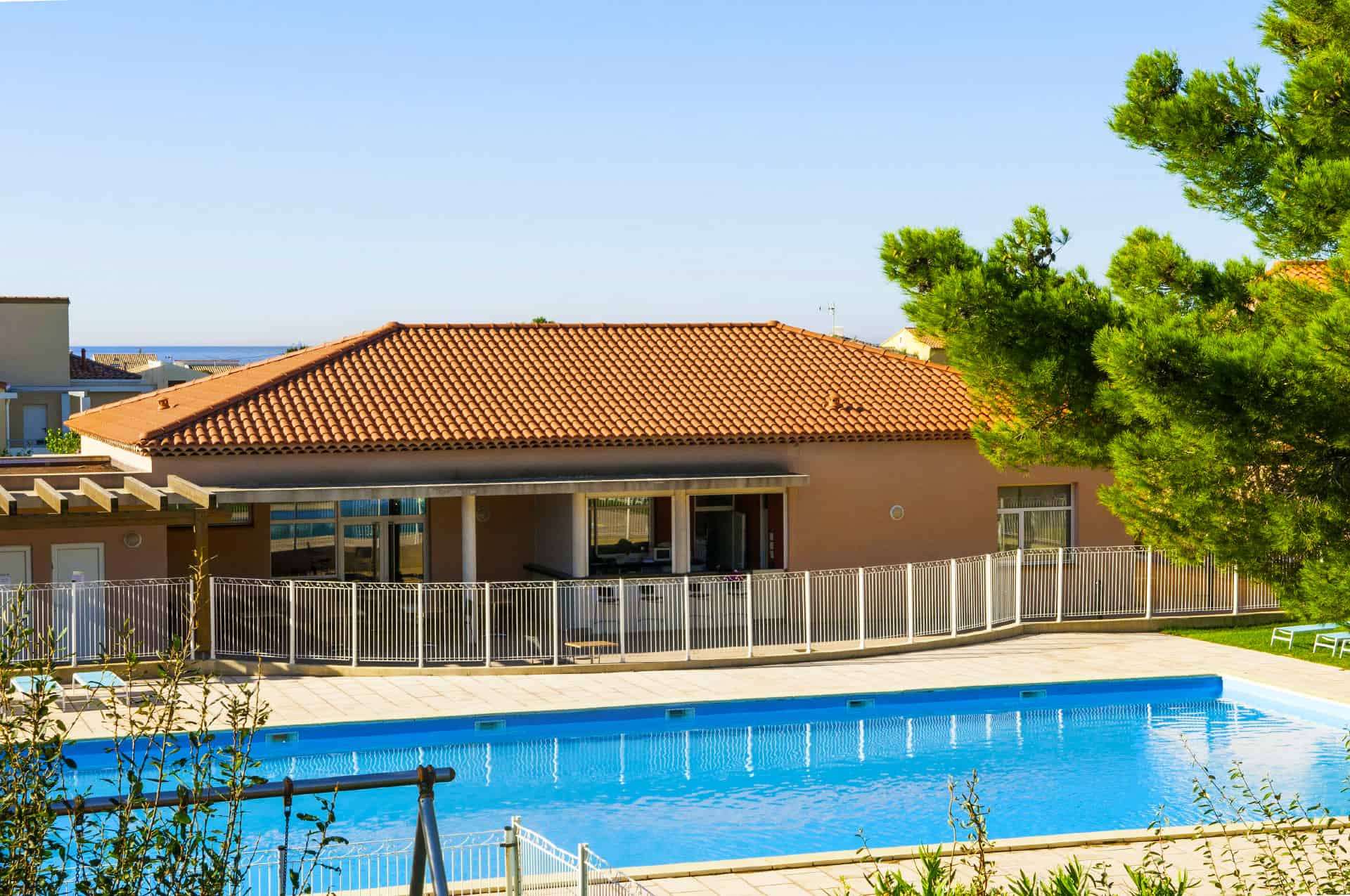 Outdoor pool of the Goélia Cap Bleu holiday residence in Carro Outdoor pool of the Goélia Cap Bleu holiday residence in Carro