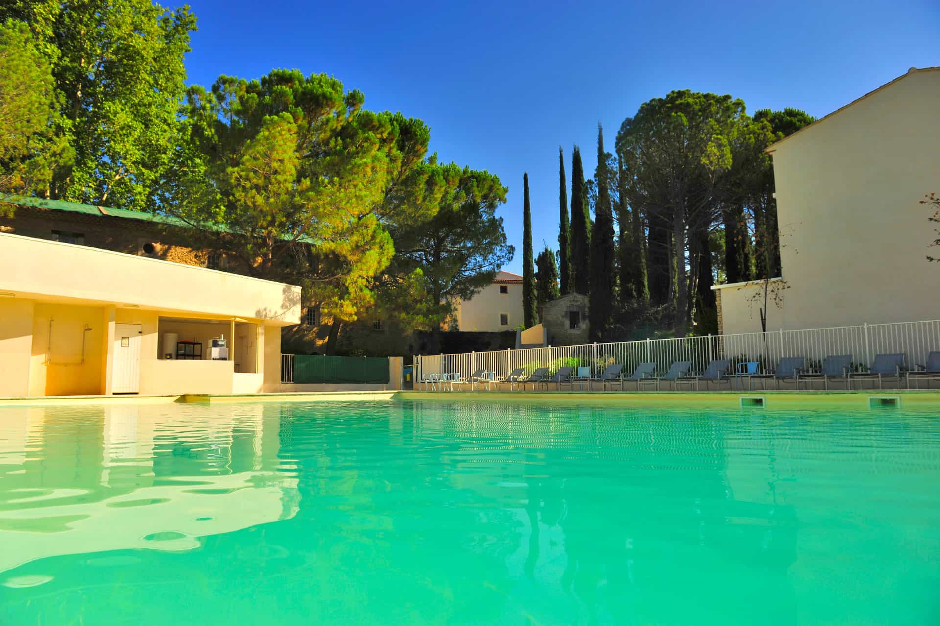 Outdoor heated swimming pool of the Goélia Le Domaine du Moulin Blanc holiday residence in Gordes Outdoor heated swimming pool of the Goélia Le Domaine du Moulin Blanc holiday residence in Gordes