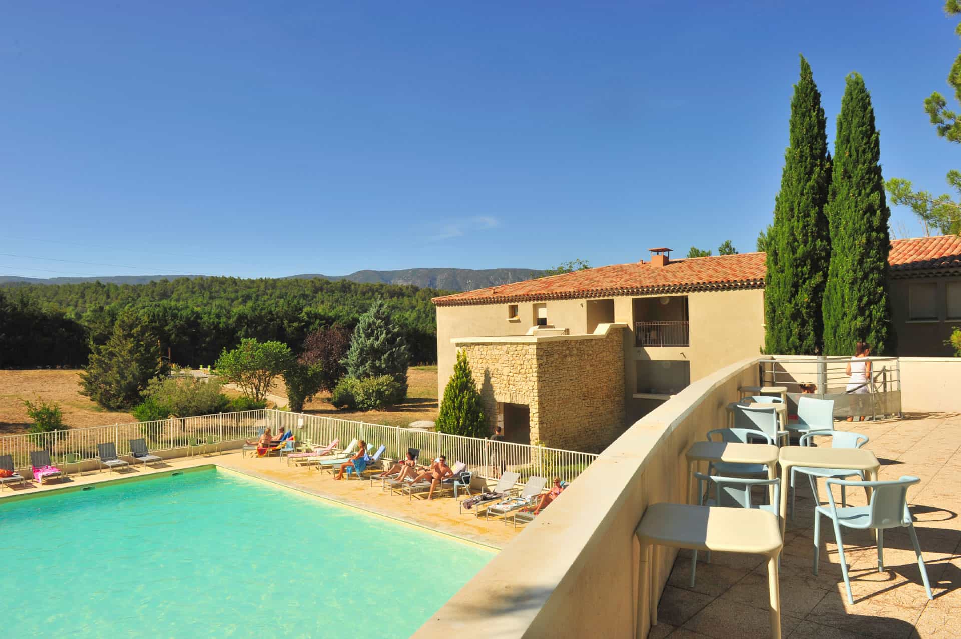 Outdoor heated swimming pool of the Goélia Le Domaine du Moulin Blanc holiday residence in Gordes Outdoor heated swimming pool of the Goélia Le Domaine du Moulin Blanc holiday residence in Gordes