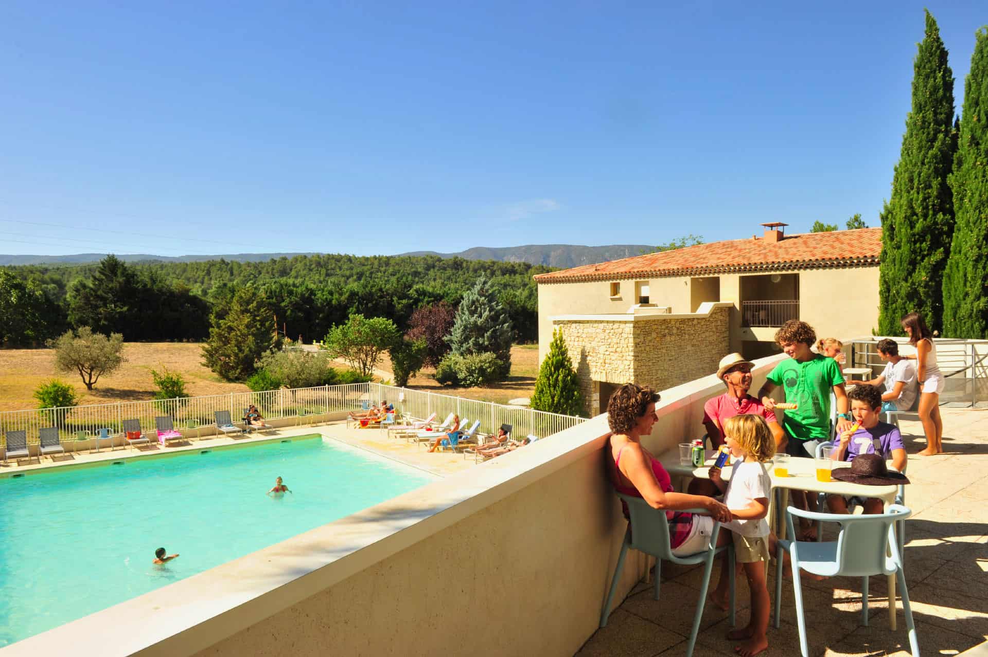 Relaxation at the holiday residence Goélia Le Domaine du Moulin Blanc in Gordes Relaxation at the holiday residence Goélia Le Domaine du Moulin Blanc in Gordes