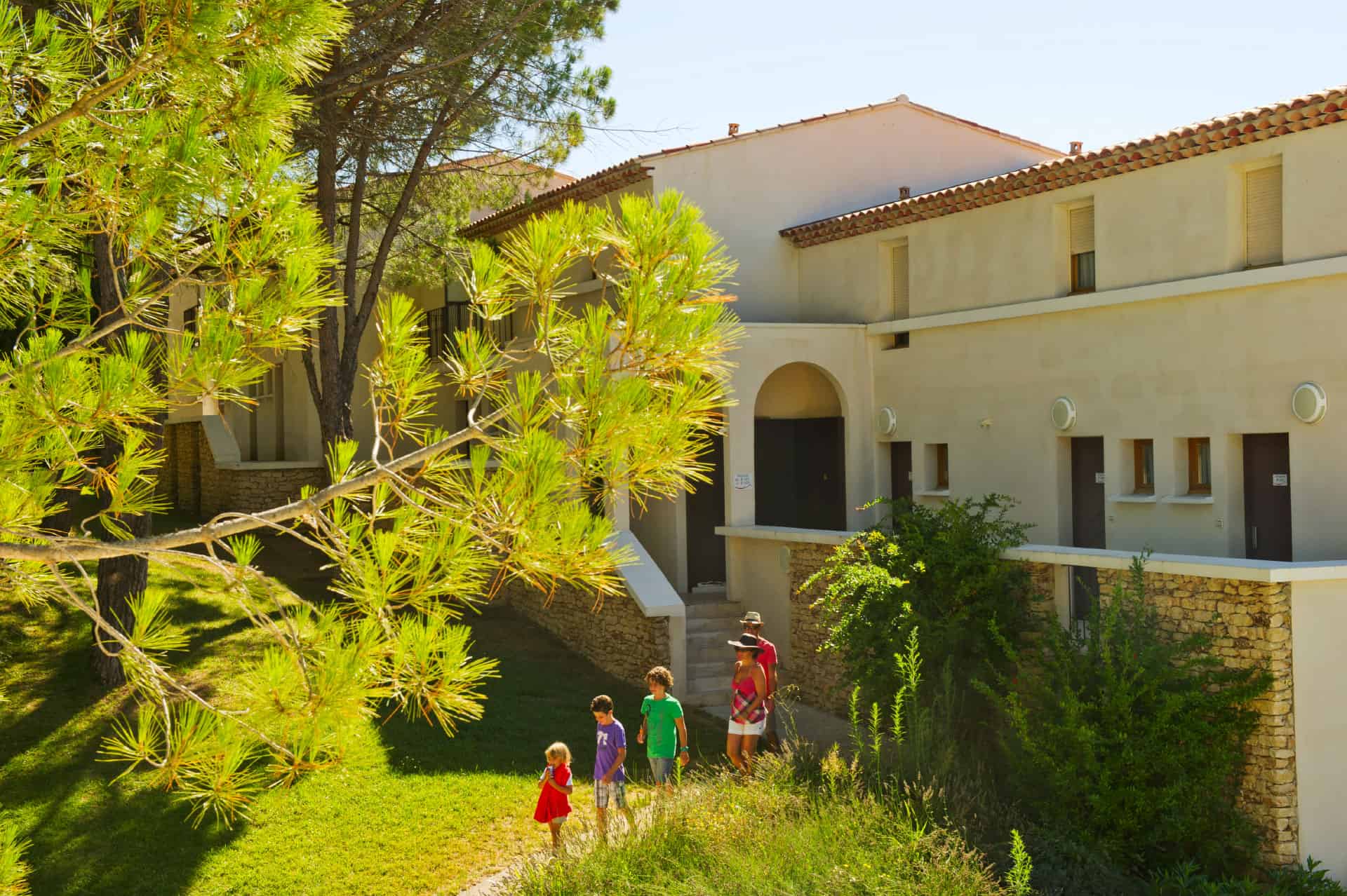 Exterior of the holiday residence Goélia Le Domaine du Moulin Blanc in Gordes Exterior of the holiday residence Goélia Le Domaine du Moulin Blanc in Gordes
