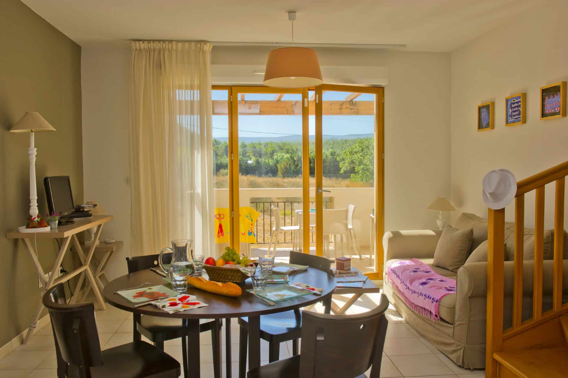 Living room of an apartment of the holiday residence Goélia Le Domaine du Moulin Blanc in Gordes Living room of an apartment of the holiday residence Goélia Le Domaine du Moulin Blanc in Gordes