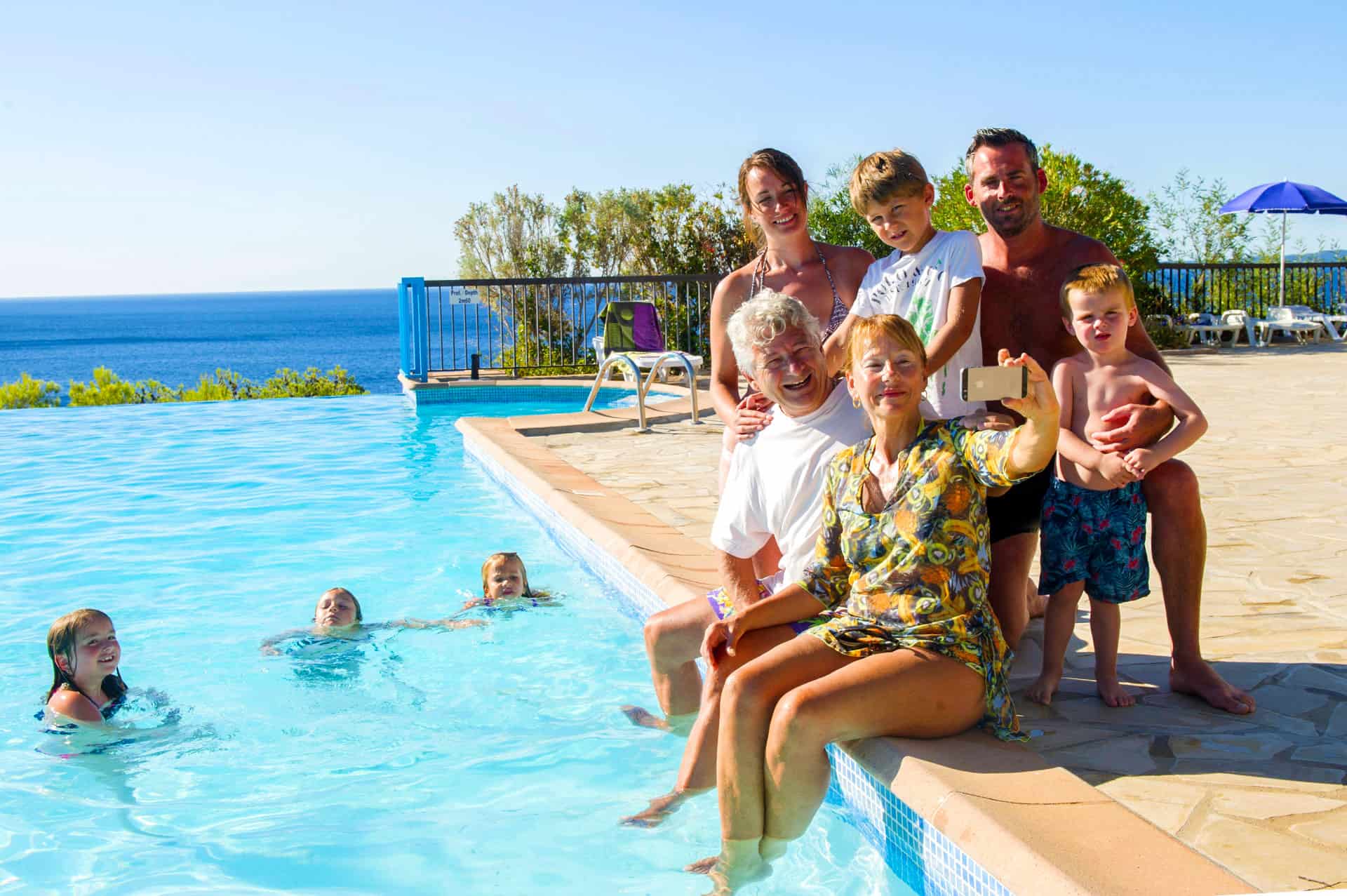 Outdoor heated infinity swimming pool at the Goélia Le Domaine de la Pinède in Lavandou Outdoor heated infinity swimming pool at the Goélia Le Domaine de la Pinède in Lavandou