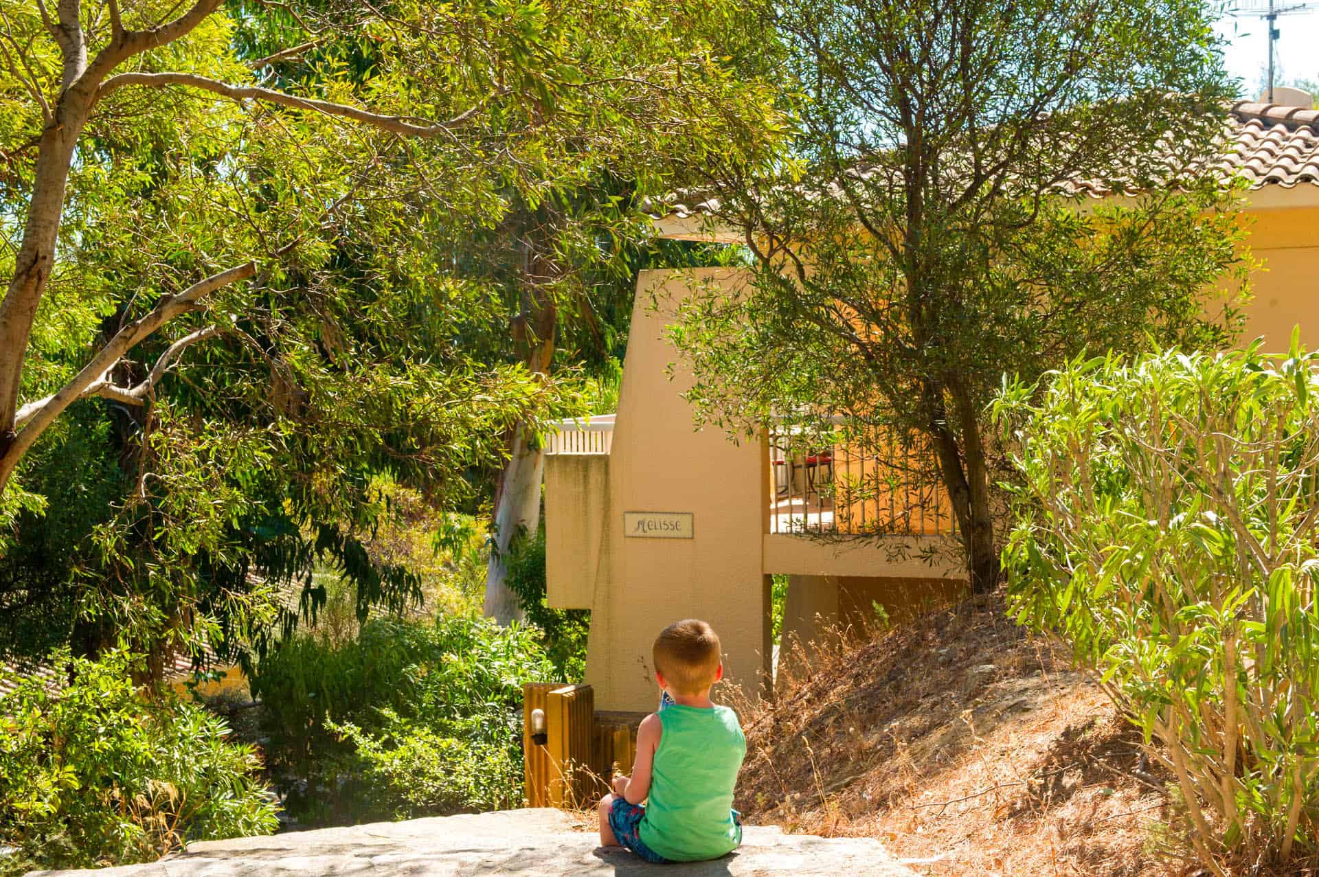 A short break in an alley of the Goélia residence Le Domaine de la Pinède au Lavandou A short break in an alley of the Goélia residence Le Domaine de la Pinède au Lavandou