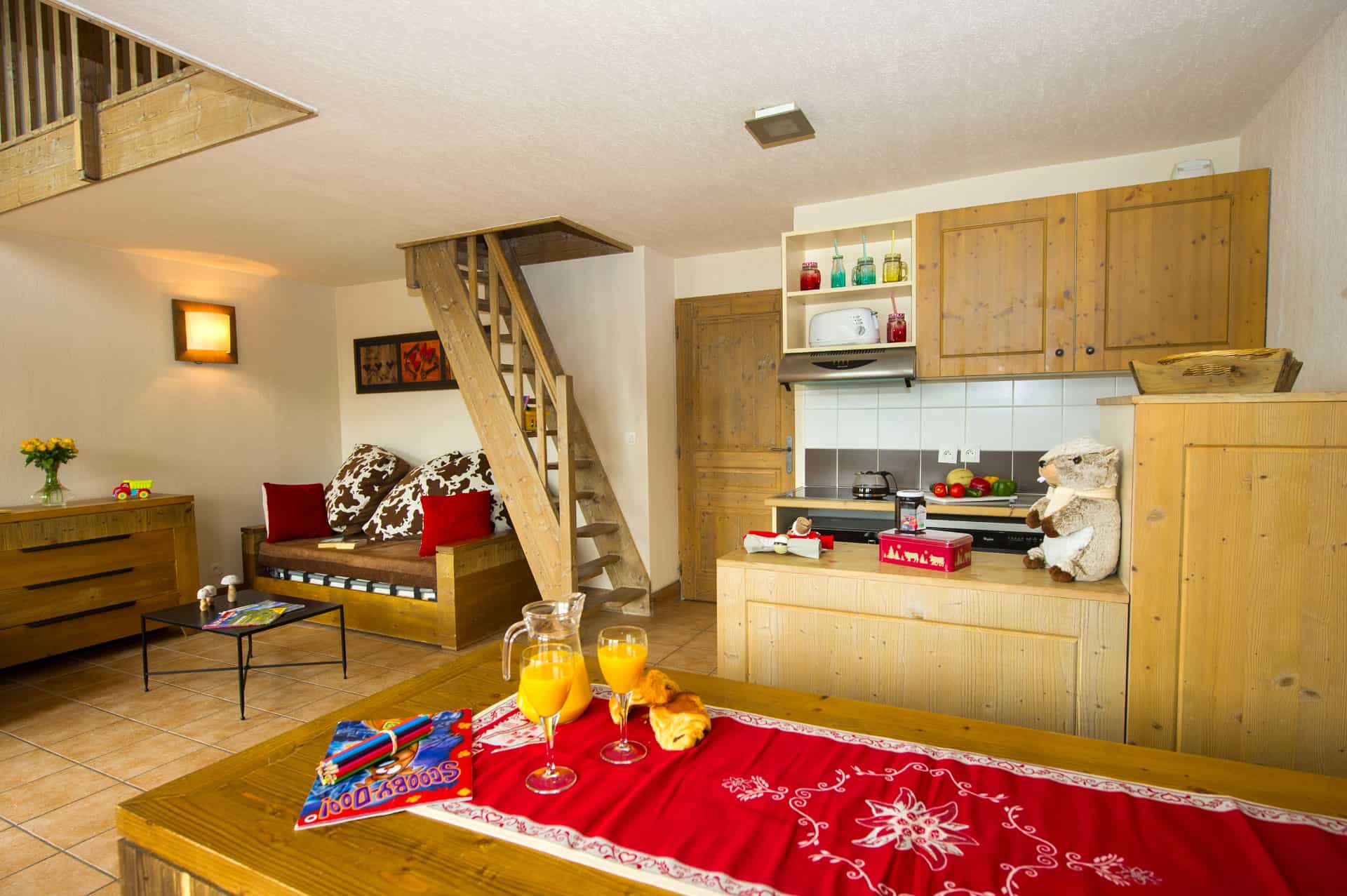 Exemple d'intérieur de la résidence de vacances Les Chalets de Wengen à Montchavin-la-Plagne, dans les Alpes du Nord Exemple d'intérieur de la résidence de vacances Les Chalets de Wengen à Montchavin-la-Plagne, dans les Alpes du Nord
