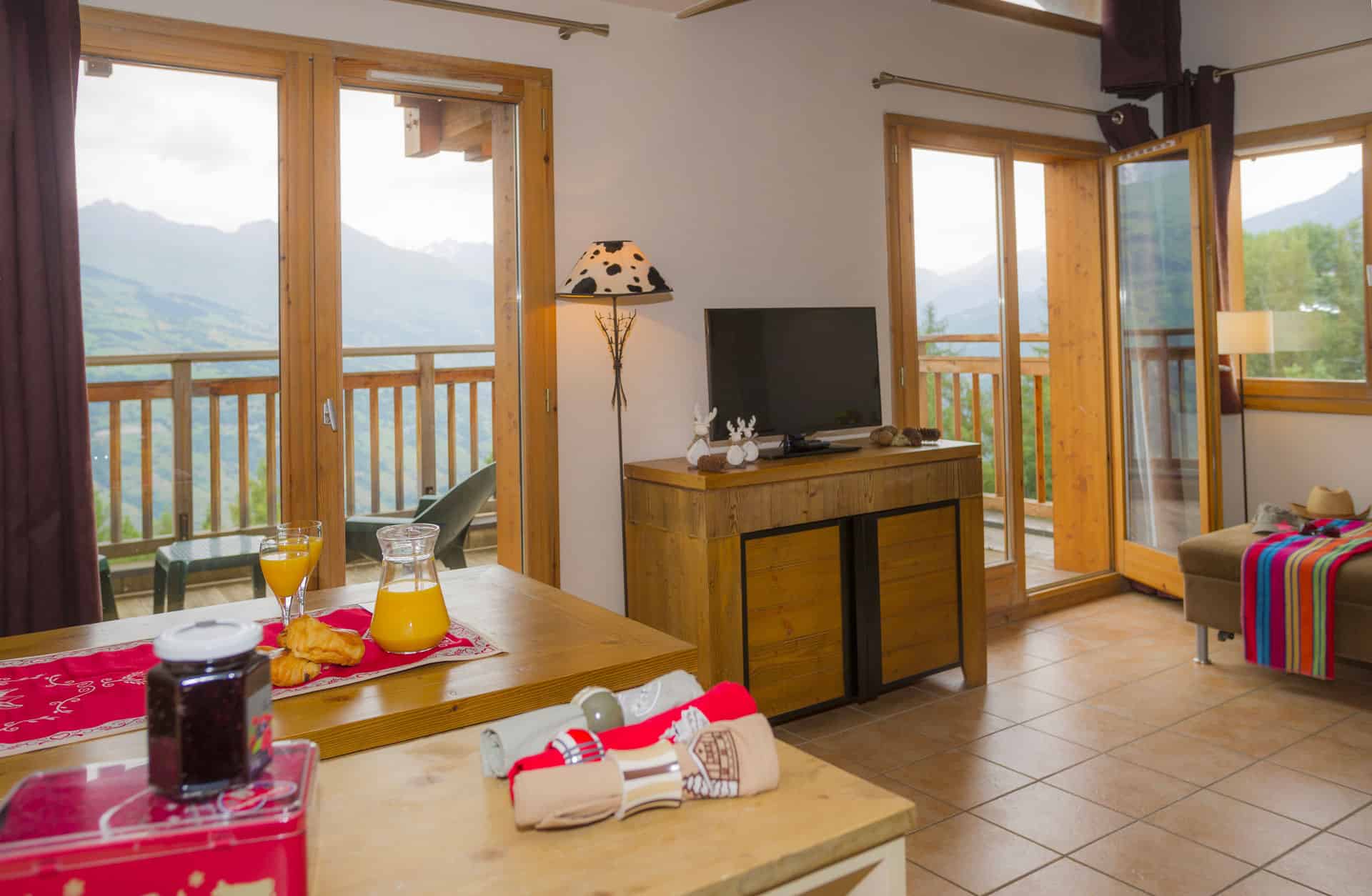 Exemple d'intérieur de la résidence de vacances Les Chalets de Wengen à Montchavin-la-Plagne, dans les Alpes du Nord Exemple d'intérieur de la résidence de vacances Les Chalets de Wengen à Montchavin-la-Plagne, dans les Alpes du Nord
