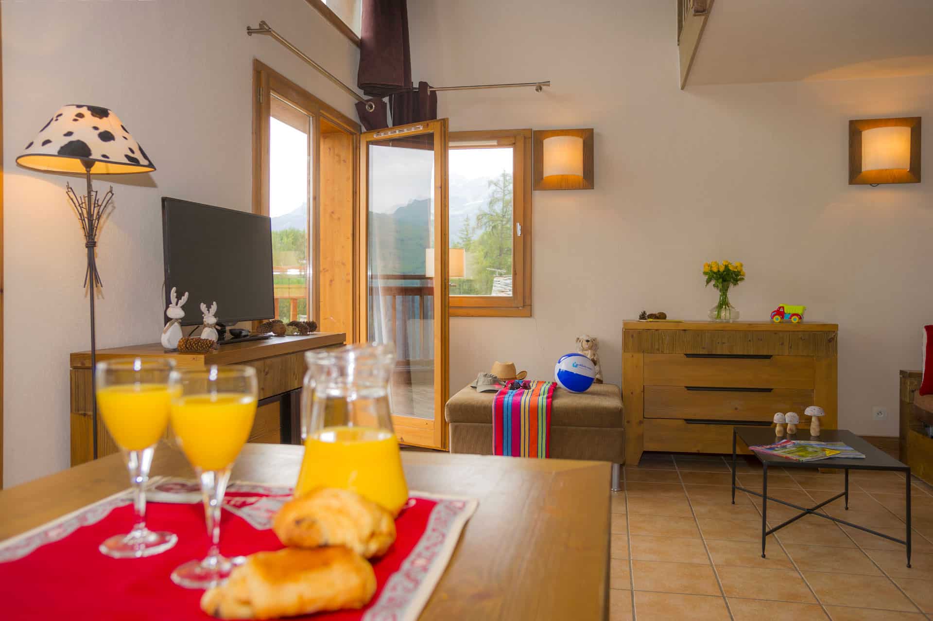Exemple d'intérieur de la résidence de vacances Les Chalets de Wengen à Montchavin-la-Plagne, dans les Alpes du Nord Exemple d'intérieur de la résidence de vacances Les Chalets de Wengen à Montchavin-la-Plagne, dans les Alpes du Nord