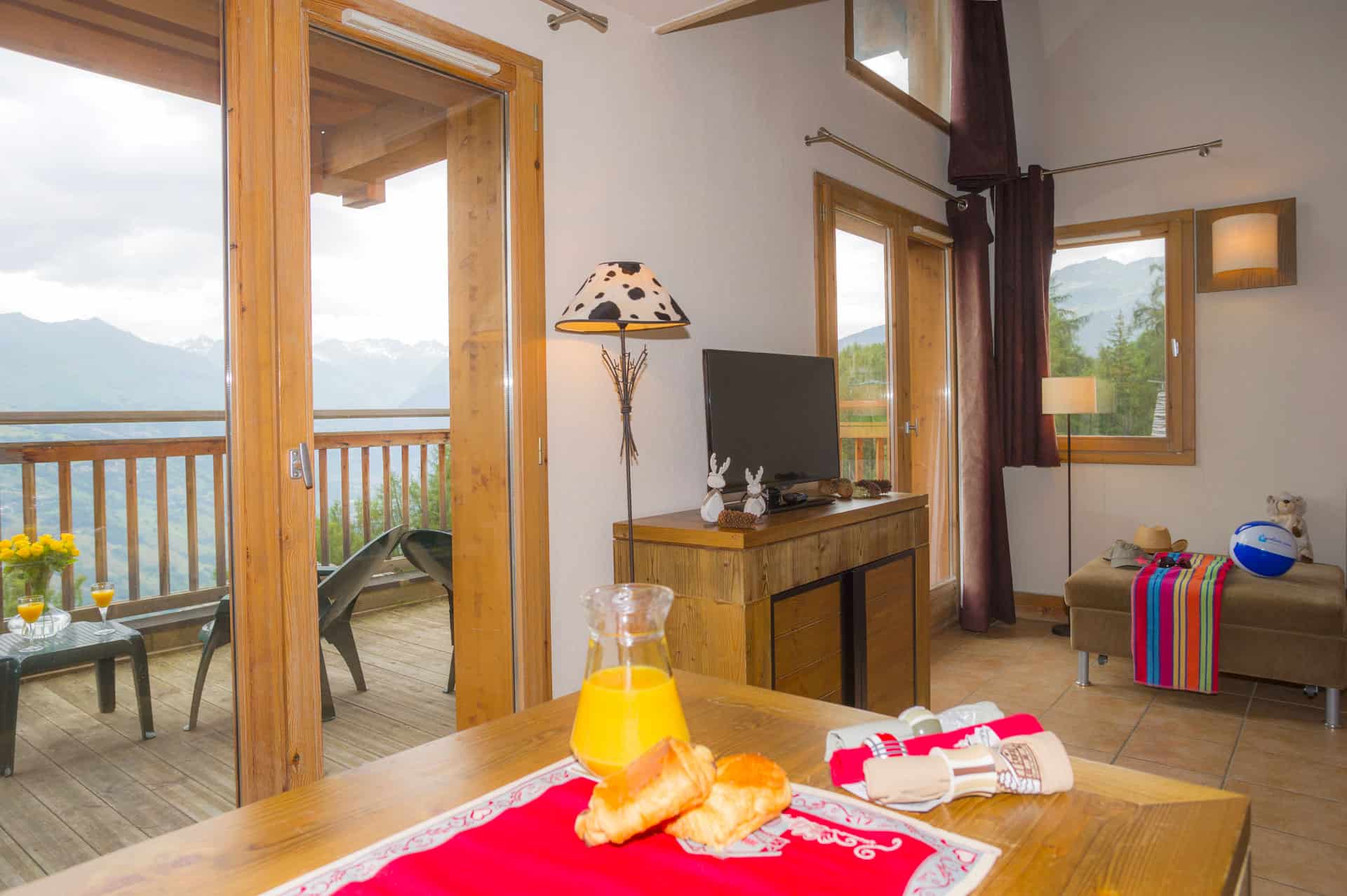 Exemple d'intérieur de la résidence de vacances Les Chalets de Wengen à Montchavin-la-Plagne, dans les Alpes du Nord Exemple d'intérieur de la résidence de vacances Les Chalets de Wengen à Montchavin-la-Plagne, dans les Alpes du Nord
