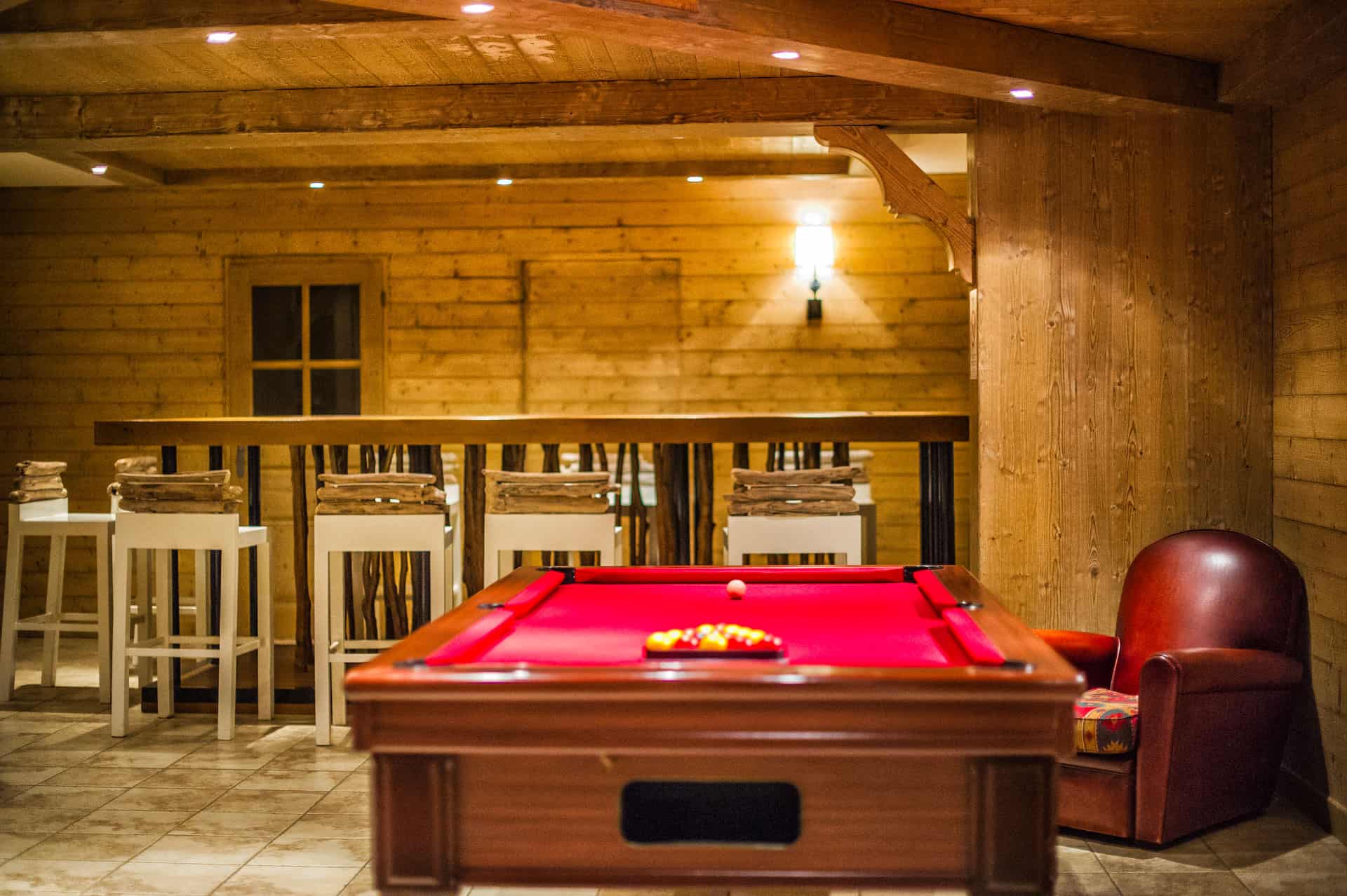 Billard de la résidence de vacances Les Chalets de Wengen à Montchavin-la-Plagne, dans les Alpes du Nord Billard de la résidence de vacances Les Chalets de Wengen à Montchavin-la-Plagne, dans les Alpes du Nord
