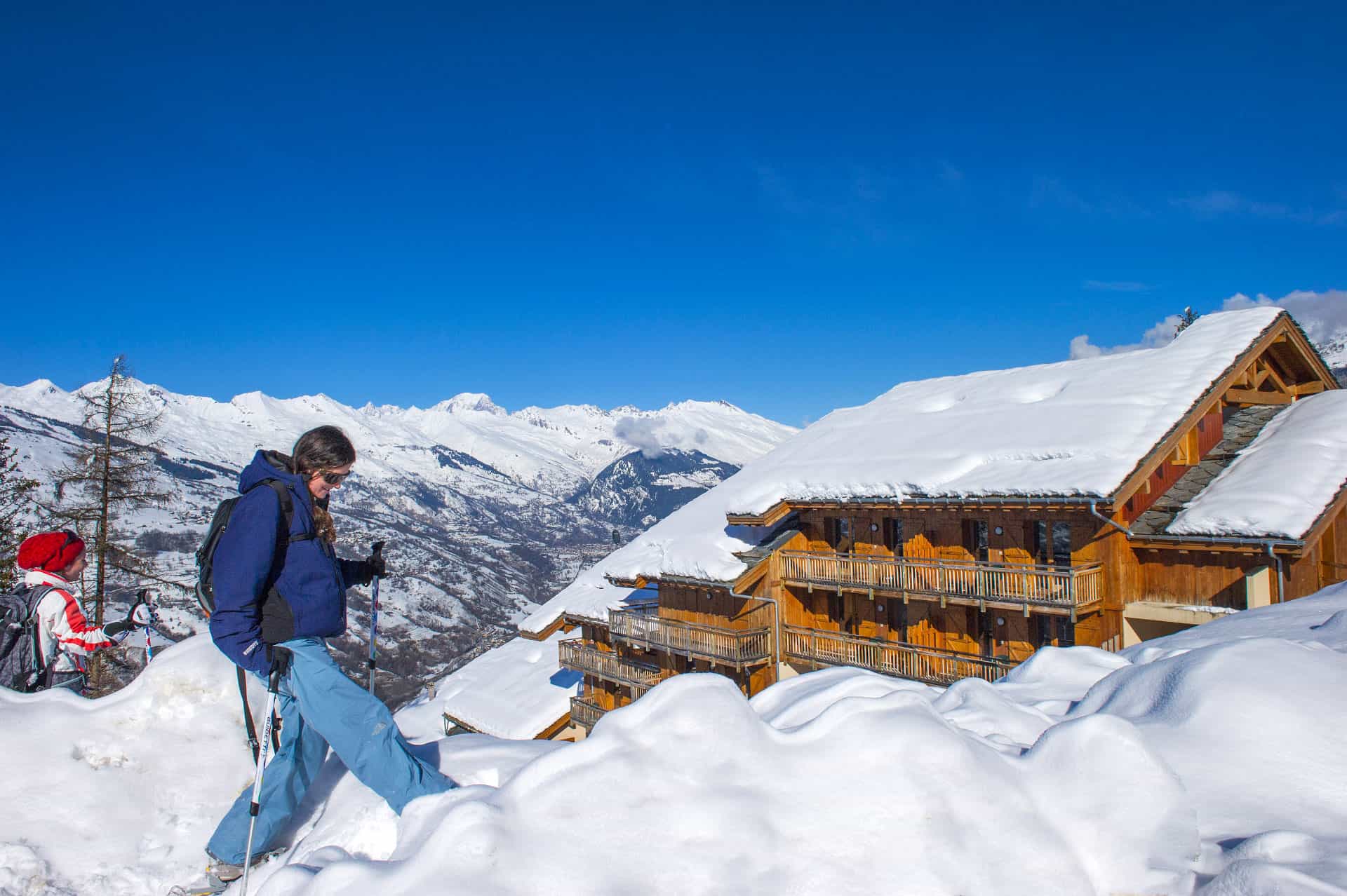 Vue extérieure de la résidence de vacances Les Chalets de Wengen à Montchavin-la-Plagne, dans les Alpes du Nord Vue extérieure de la résidence de vacances Les Chalets de Wengen à Montchavin-la-Plagne, dans les Alpes du Nord