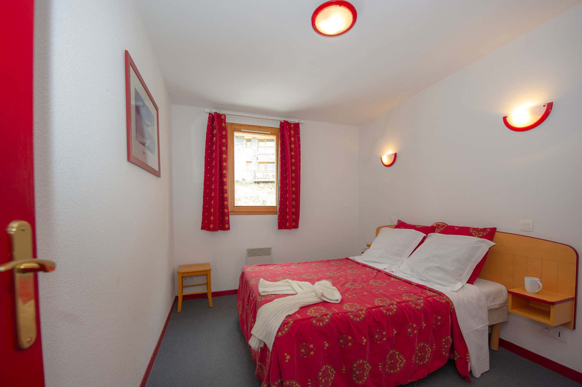 Exemple de chambre avec lit double dans un logement de la résidence Goélia Les 4 Vallées à St François Longchamp Exemple de chambre avec lit double dans un logement de la résidence Goélia Les 4 Vallées à St François Longchamp
