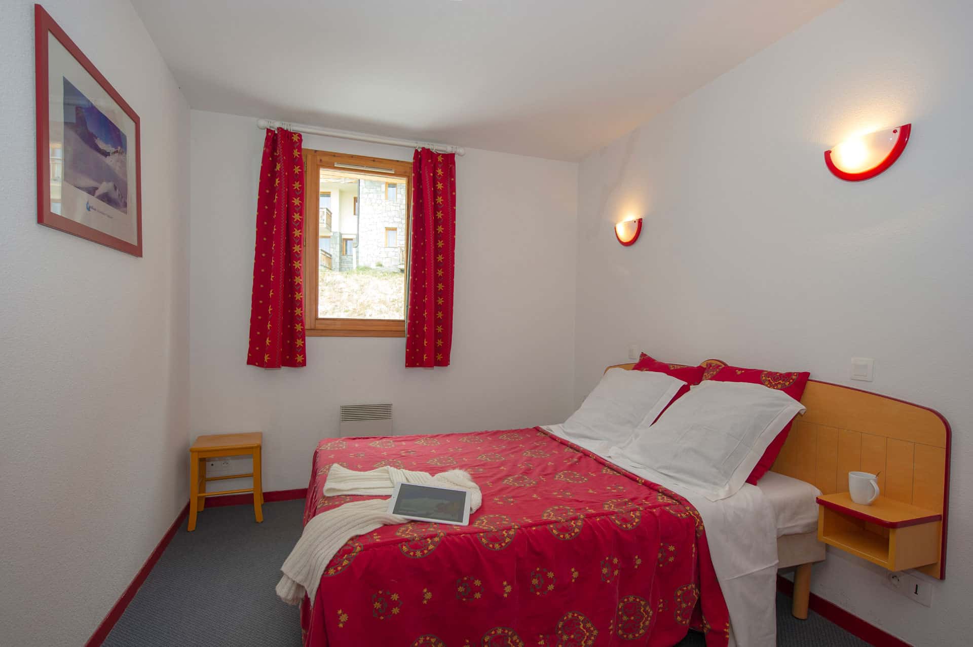 Exemple de chambre avec lit double dans un logement de la résidence Goélia Les 4 Vallées à St François Longchamp Exemple de chambre avec lit double dans un logement de la résidence Goélia Les 4 Vallées à St François Longchamp