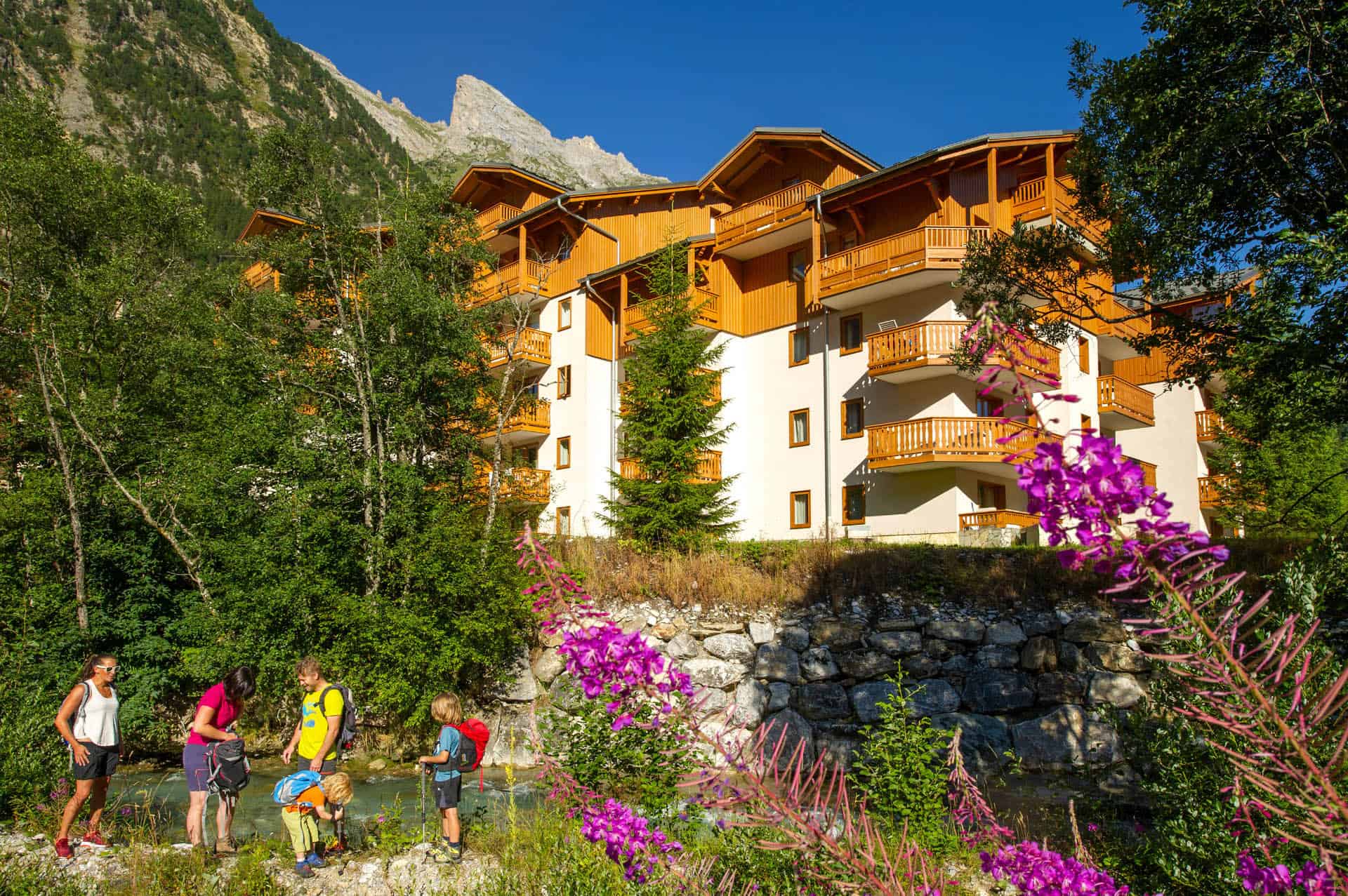 Vue extérieure de la résidence de vacances Le Blanchot à Pralognan-la-Vanoise, dans les Alpes du Nord