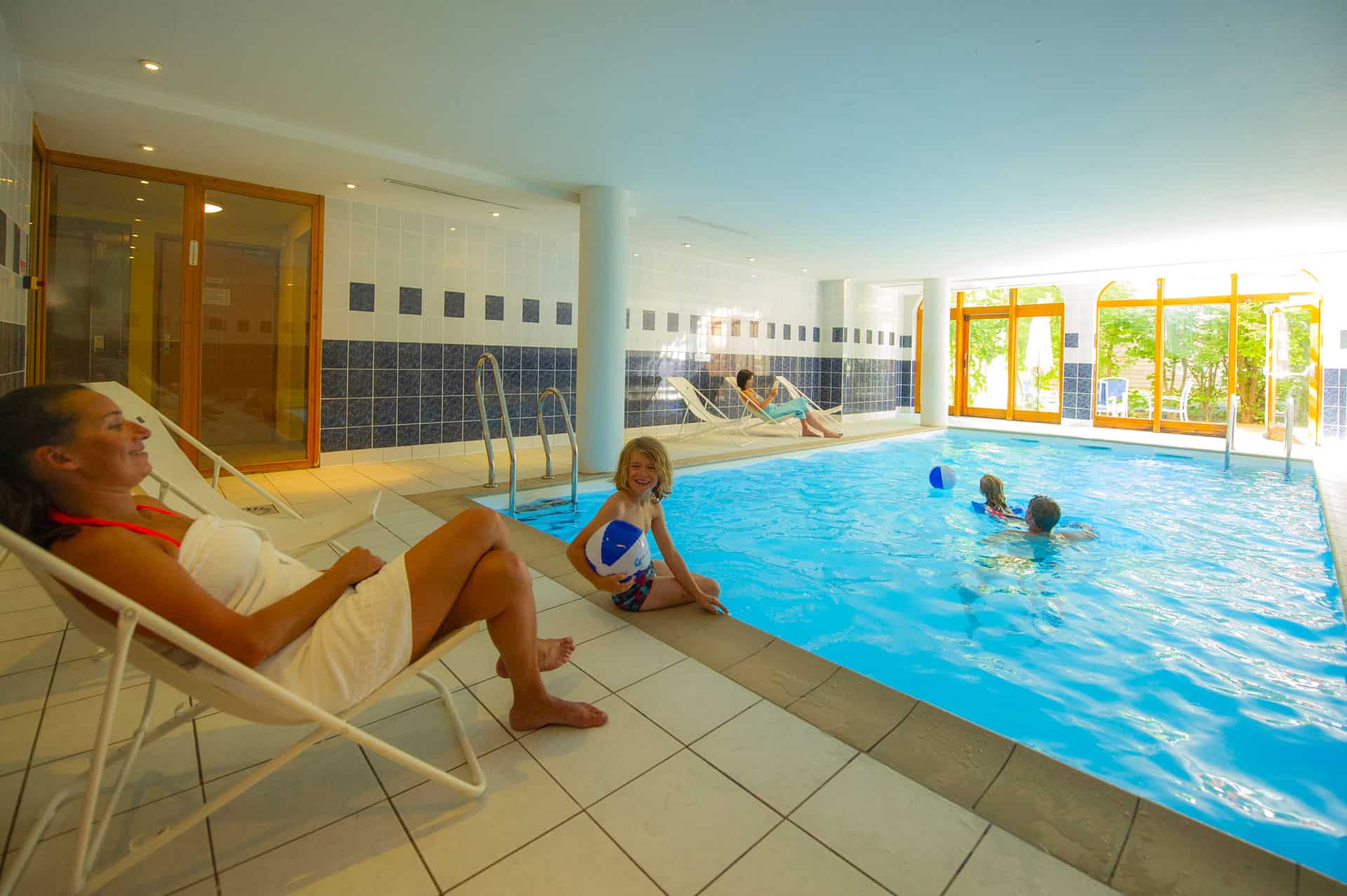 Indoor heated swimming pool at the Le Blanchot holiday residence in Pralognan-la-Vanoise, in the Northern Alps Indoor heated swimming pool at the Le Blanchot holiday residence in Pralognan-la-Vanoise, in the Northern Alps