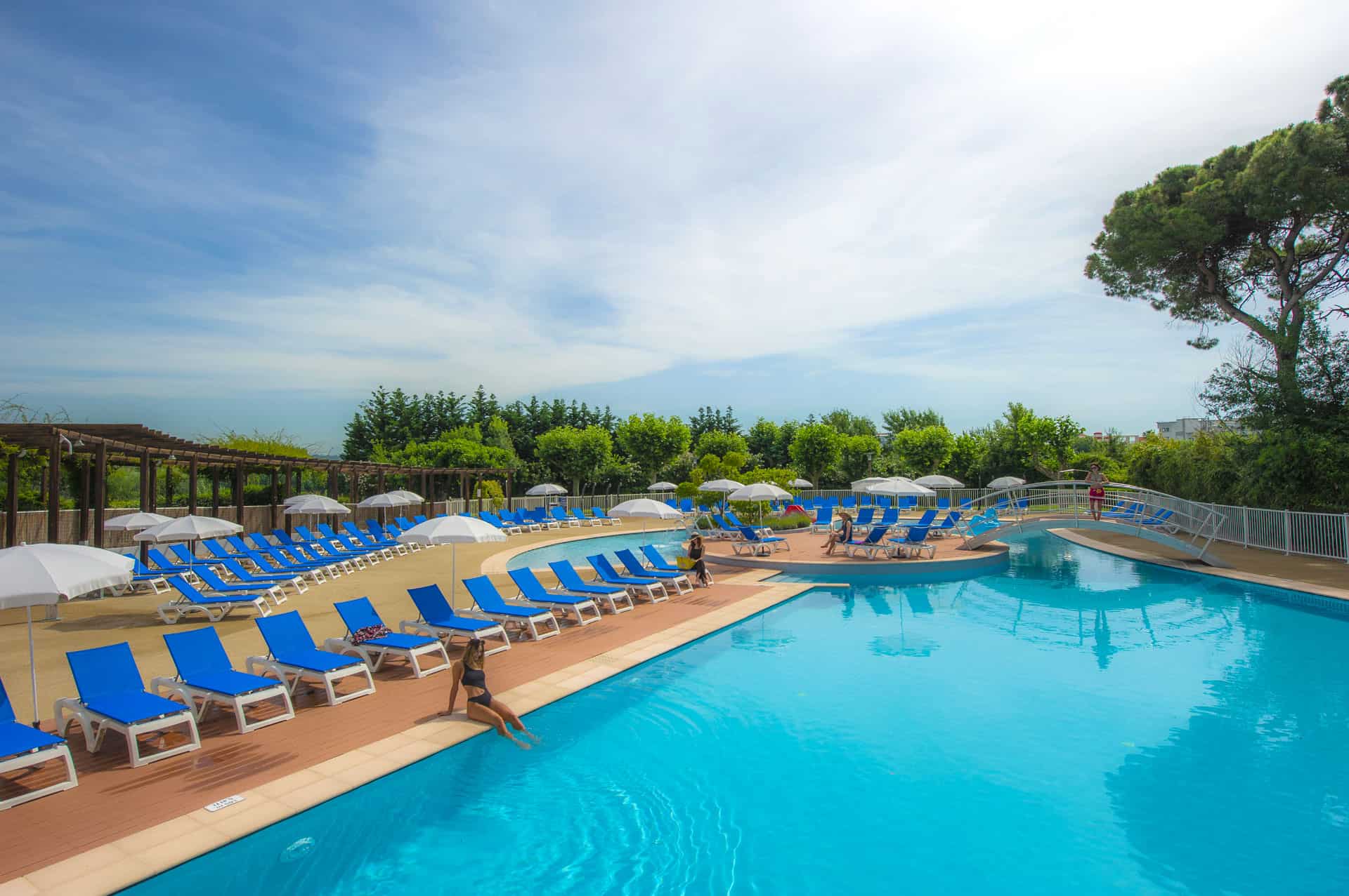 Piscine extérieure chauffée de la résidence de vacances Goélia Mandelieu Riviera Resort à Mandelieu La Napoule Piscine extérieure chauffée de la résidence de vacances Goélia Mandelieu Riviera Resort à Mandelieu La Napoule