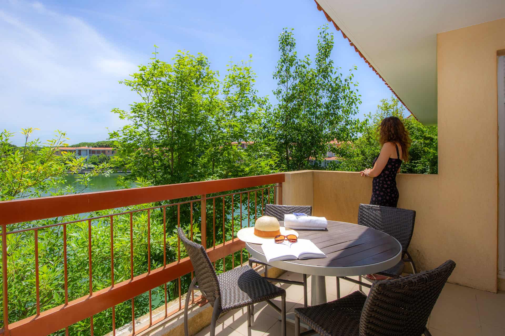 Balcon d'un appartement de la résidence de vacances Goélia Mandelieu Riviera Resort à Mandelieu La Napoule Balcon d'un appartement de la résidence de vacances Goélia Mandelieu Riviera Resort à Mandelieu La Napoule