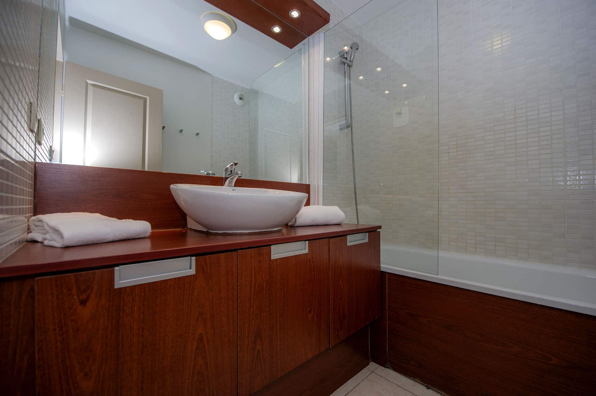 Salle de bain d'un appartement de la résidence de vacances Goélia Mandelieu Riviera Resort à Mandelieu La Napoule Salle de bain d'un appartement de la résidence de vacances Goélia Mandelieu Riviera Resort à Mandelieu La Napoule