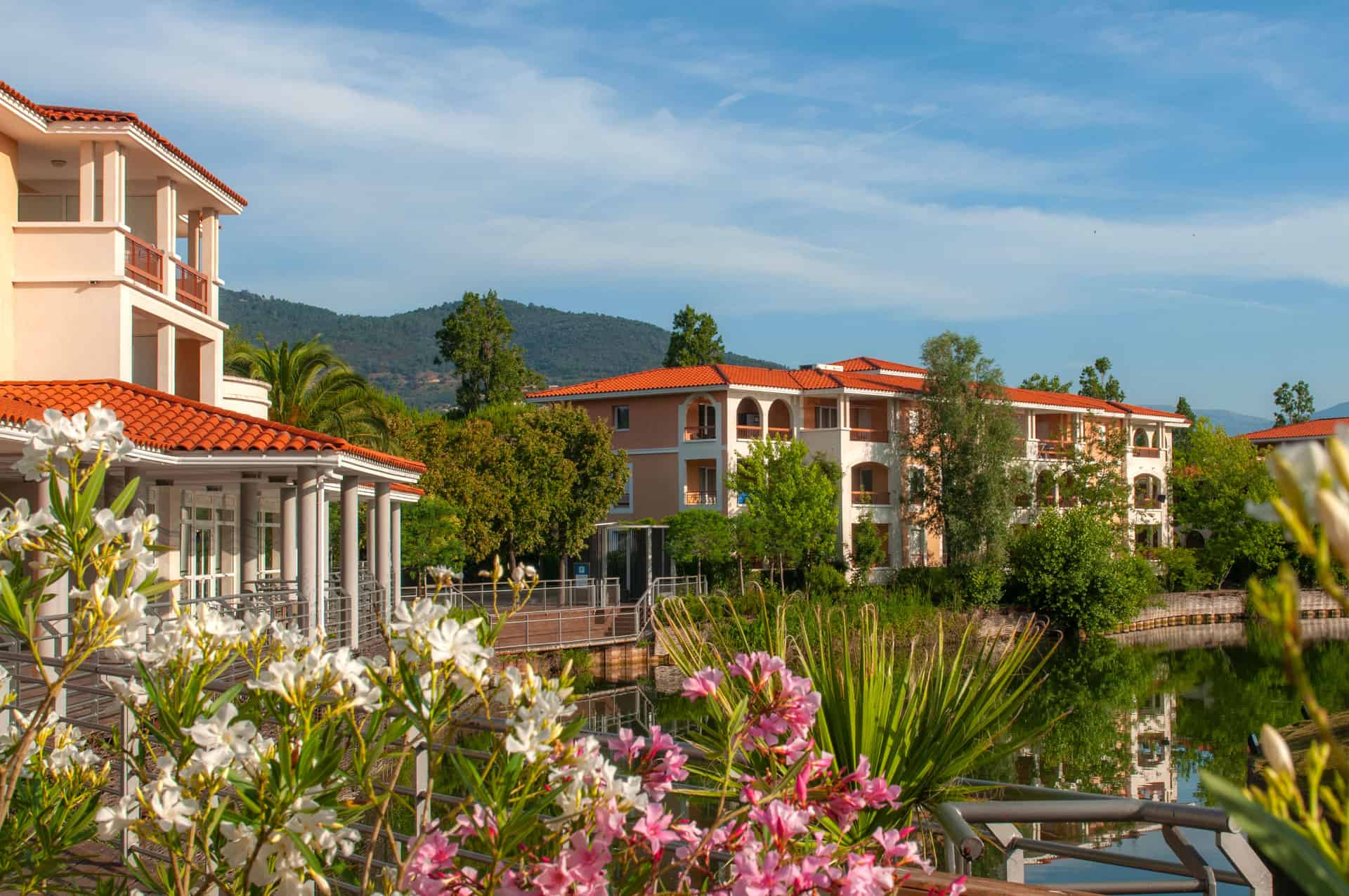 Extérieur de la résidence de vacances Goélia Mandelieu Riviera Resort à Mandelieu La Napoule Extérieur de la résidence de vacances Goélia Mandelieu Riviera Resort à Mandelieu La Napoule