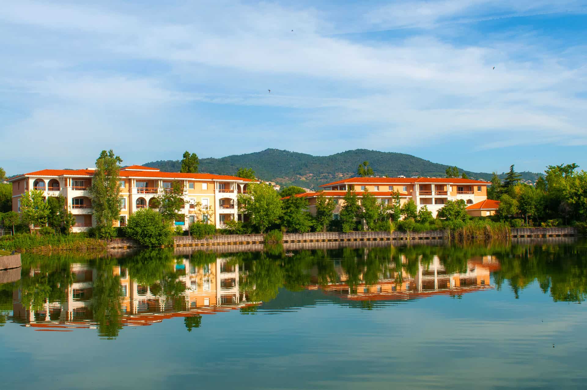 Lac à l'extérieur de la résidence de vacances Goélia Mandelieu Riviera Resort à Mandelieu La Napoule Lac à l'extérieur de la résidence de vacances Goélia Mandelieu Riviera Resort à Mandelieu La Napoule