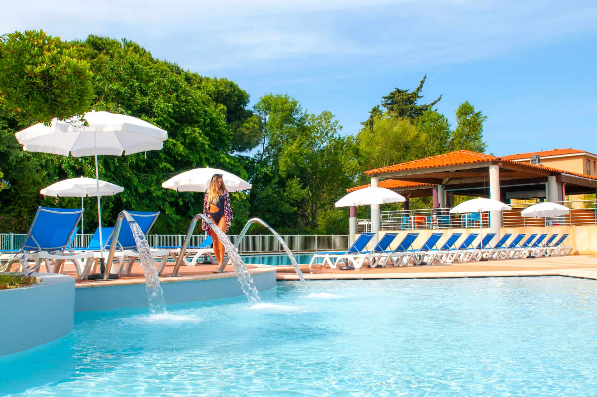 Piscine extérieure chauffée de la résidence de vacances Goélia Mandelieu Riviera Resort à Mandelieu La Napoule Piscine extérieure chauffée de la résidence de vacances Goélia Mandelieu Riviera Resort à Mandelieu La Napoule