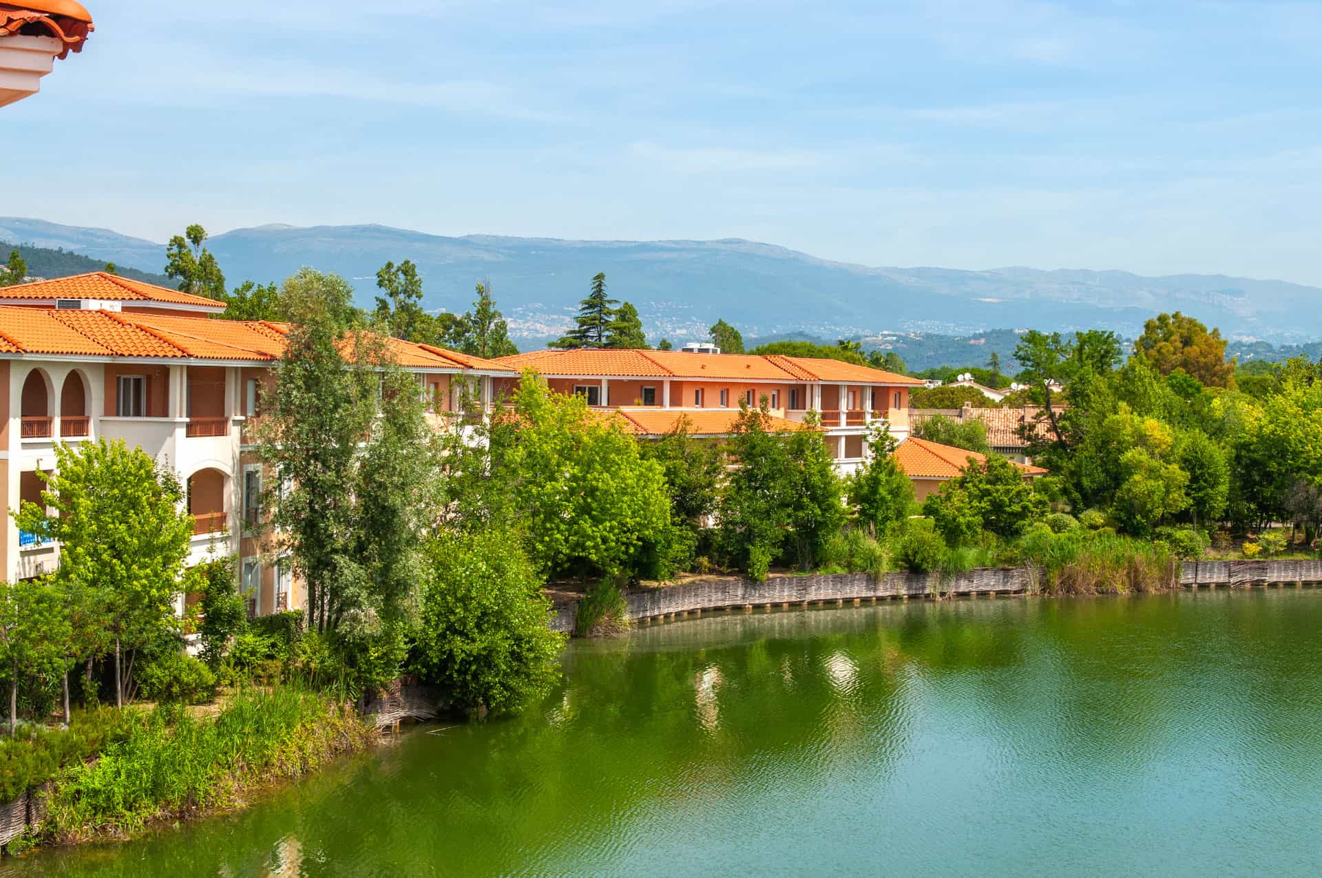 Extérieur de la résidence de vacances Goélia Mandelieu Riviera Resort à Mandelieu La Napoule Extérieur de la résidence de vacances Goélia Mandelieu Riviera Resort à Mandelieu La Napoule