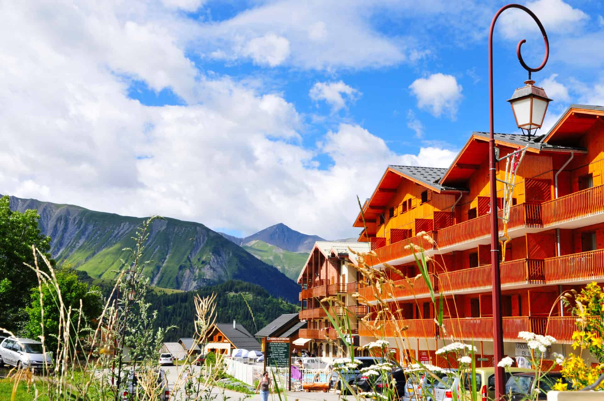 Vue extérieure de la résidence de vacances Goélia Le Relais des Pistes à Albiez-Montrond, dans les Alpes du Nord