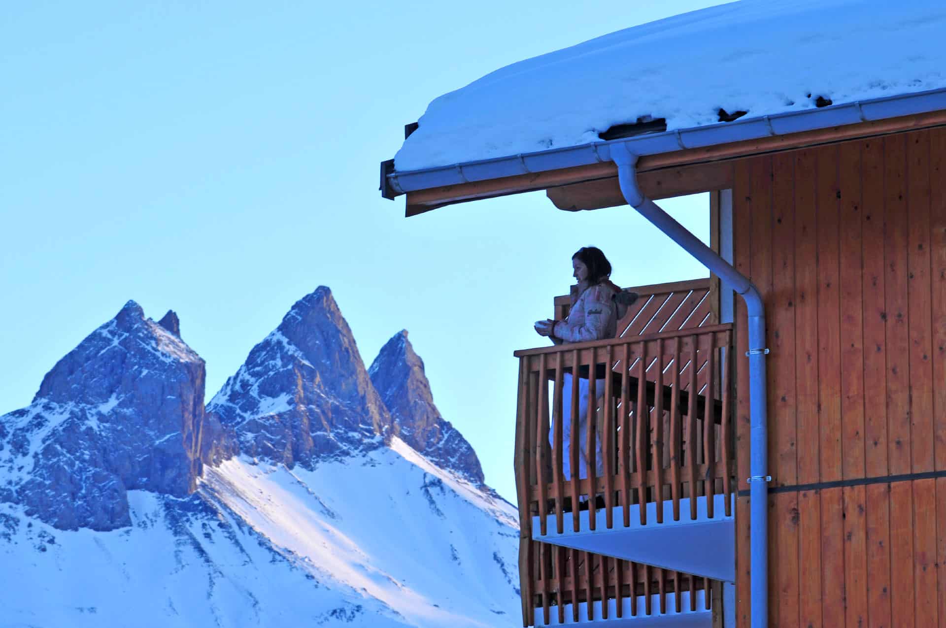 Exemple de balcon de la résidence de vacances Le Relais des Pistes à Albiez-Montrond, dans les Alpes du Nord Exemple de balcon de la résidence de vacances Le Relais des Pistes à Albiez-Montrond, dans les Alpes du Nord