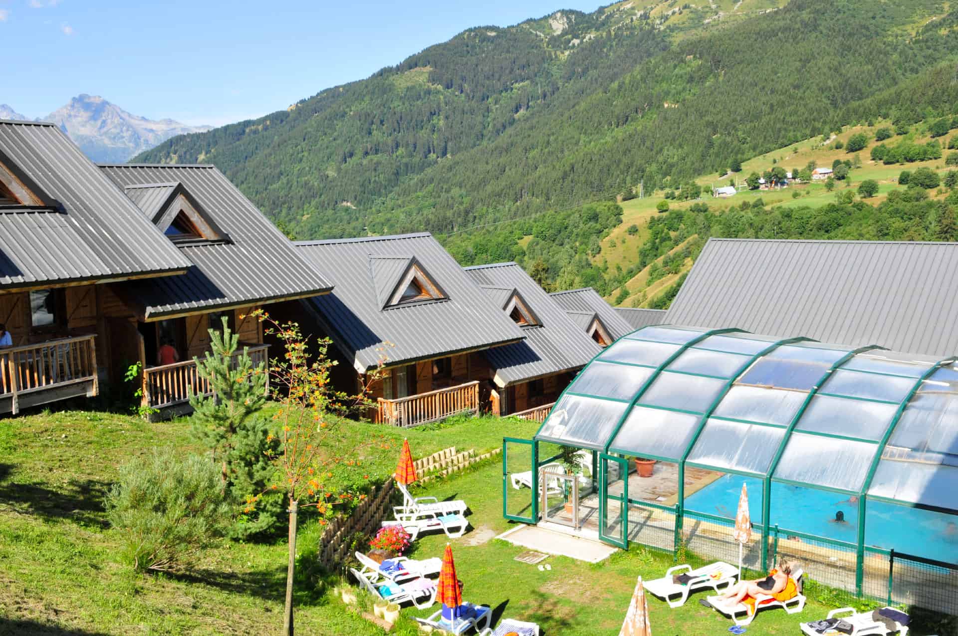Résidence de vacances avec piscine extérieure couverte Goélia Le Village Gaulois à St François Longchamp Résidence de vacances avec piscine extérieure couverte Goélia Le Village Gaulois à St François Longchamp