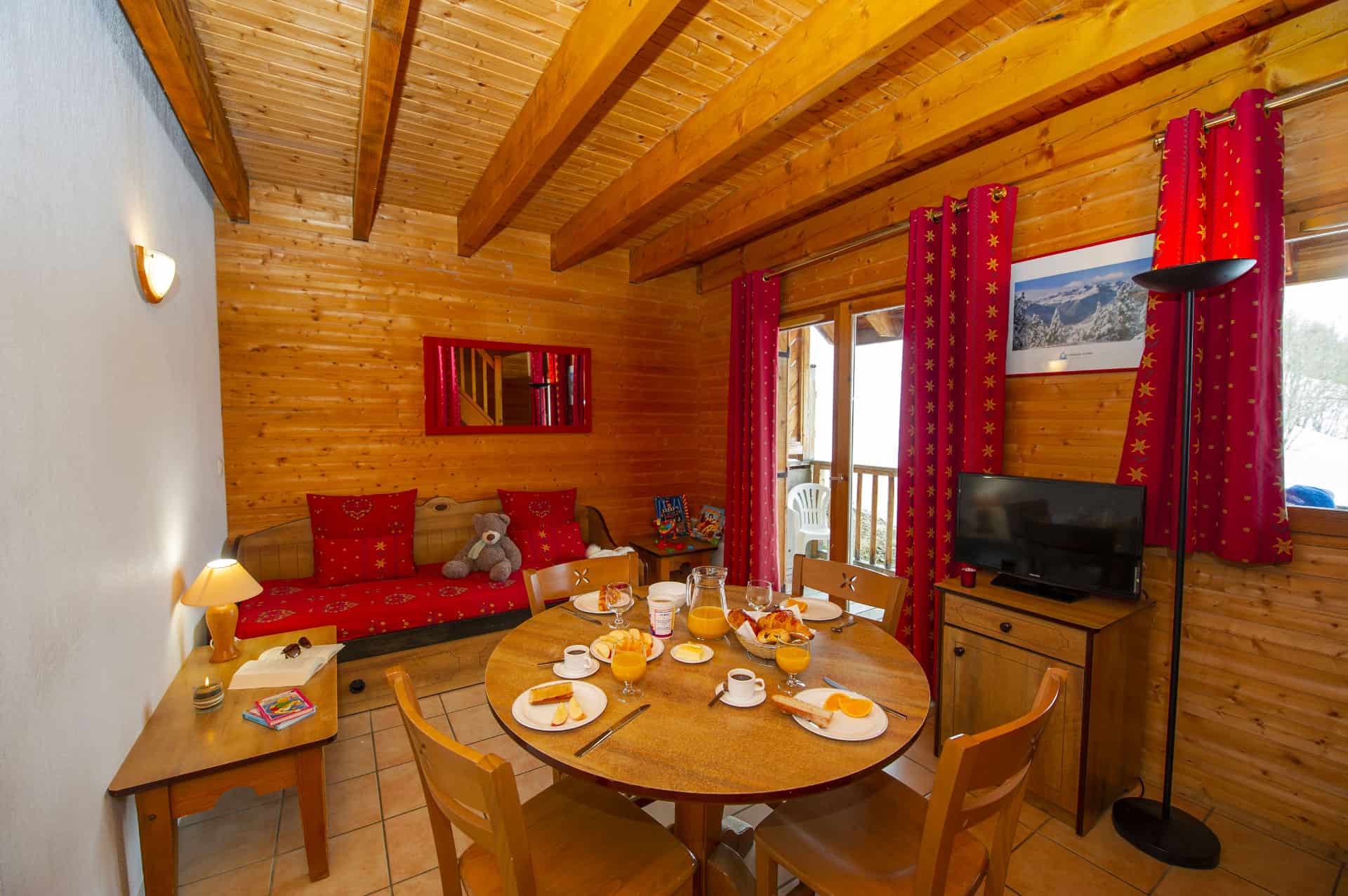 Exemple de salon dans la Résidence de vacances Goélia Le Village Gaulois à St François Longchamp Exemple de salon dans la Résidence de vacances Goélia Le Village Gaulois à St François Longchamp