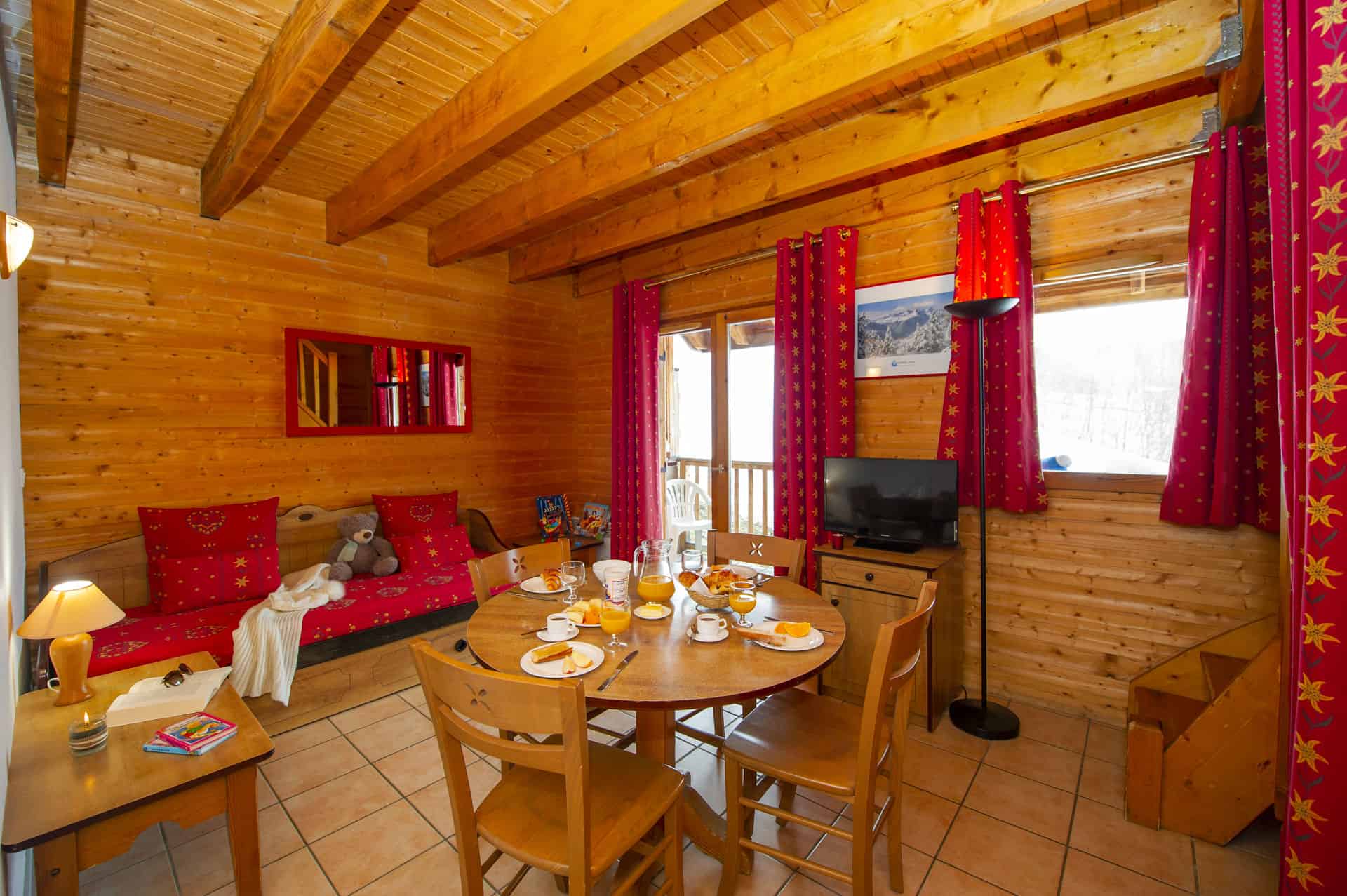 Exemple de salon dans la Résidence de vacances Goélia Le Village Gaulois à St François Longchamp Exemple de salon dans la Résidence de vacances Goélia Le Village Gaulois à St François Longchamp