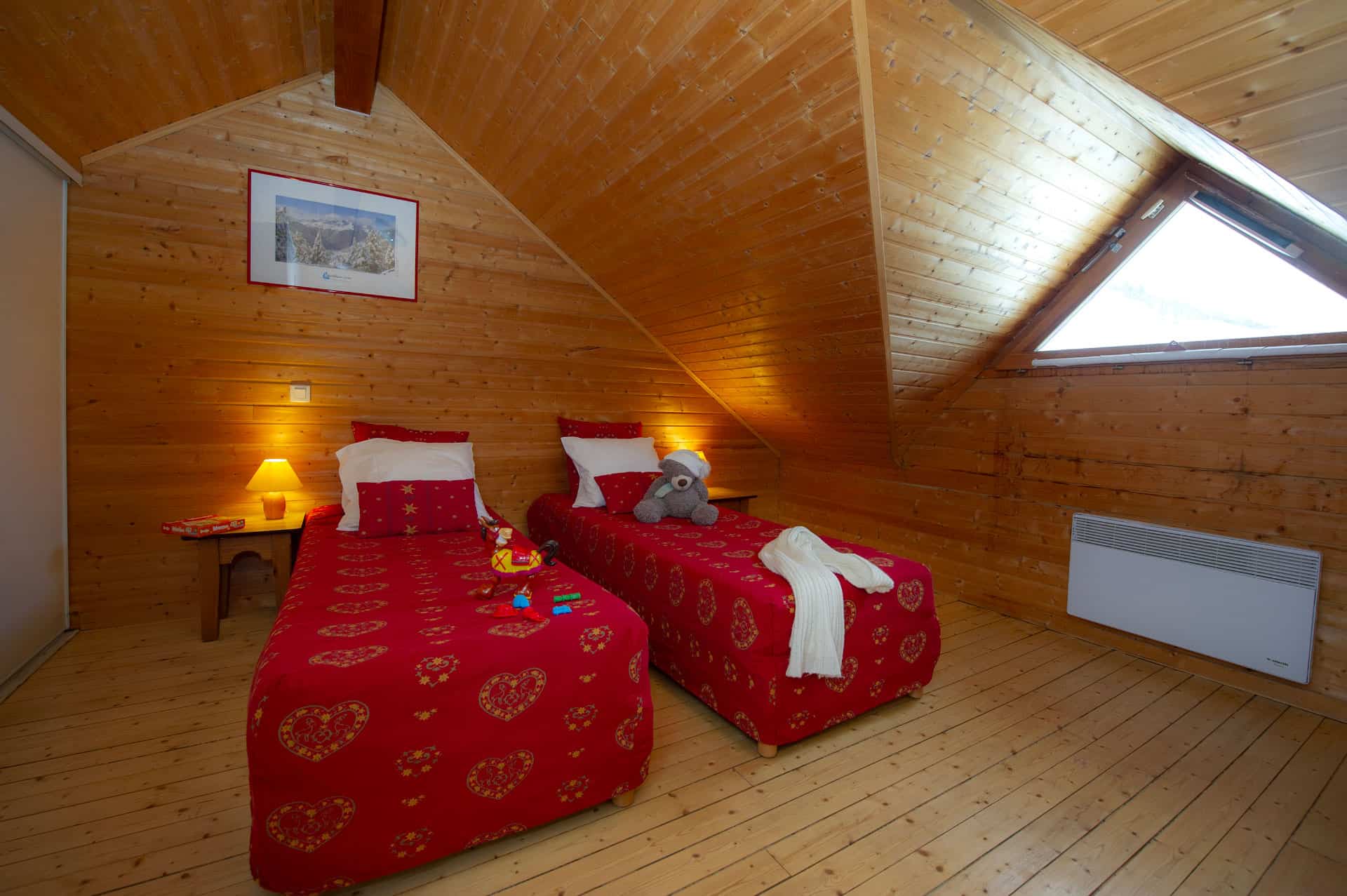 Exemple d'une chambre équipée de deux lits simples dans la Résidence de vacances Goélia Le Village Gaulois à St François Longchamp Exemple d'une chambre équipée de deux lits simples dans la Résidence de vacances Goélia Le Village Gaulois à St François Longchamp