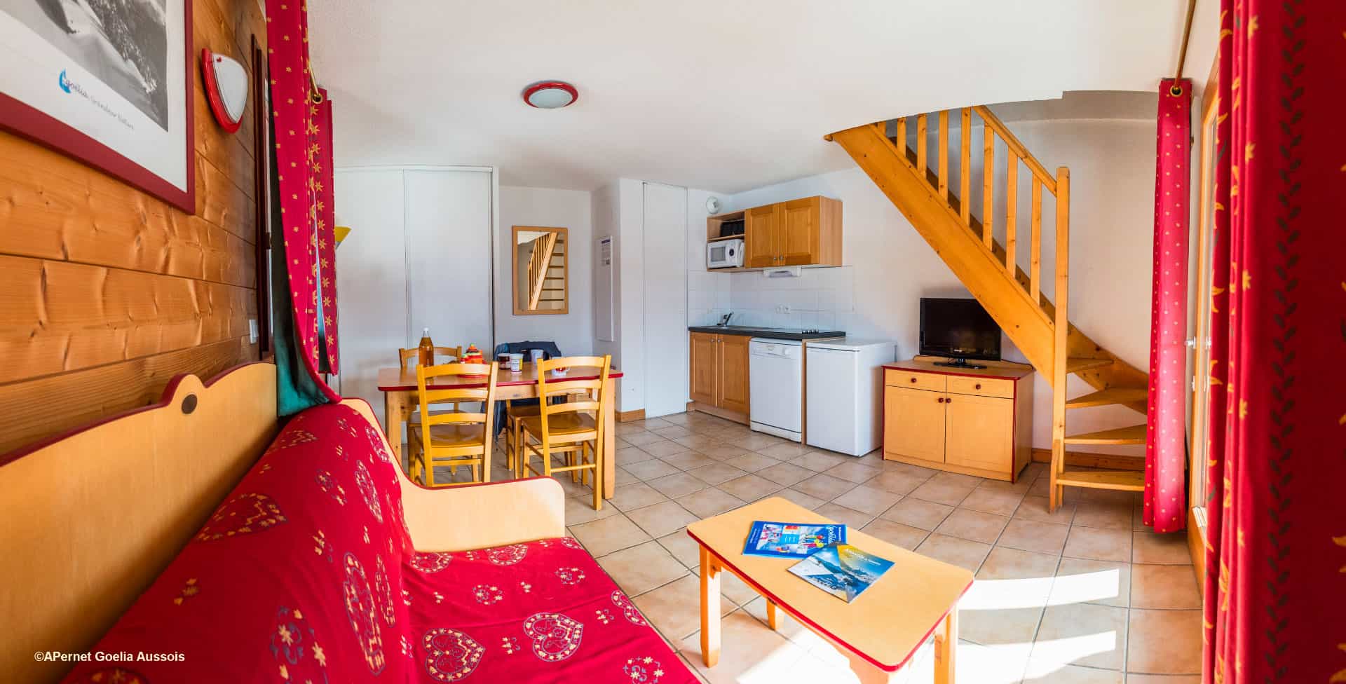 Exemple d'intérieur de la résidence de vacances Les Flocons d'Argent à Aussois, dans les Alpes du Nord © A. Pernet Exemple d'intérieur de la résidence de vacances Les Flocons d'Argent à Aussois, dans les Alpes du Nord © A. Pernet