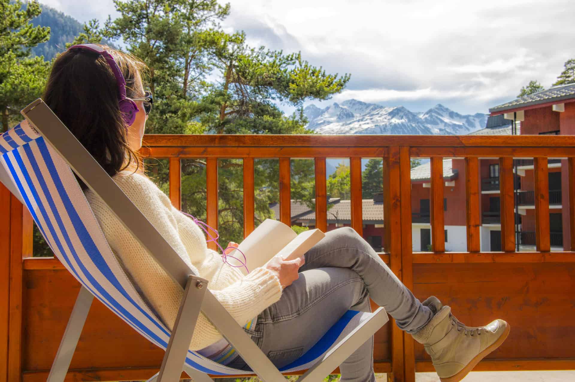 Exemple de vue depuis un balcon de la résidence de vacances Les Balcons d'Anaïs à La Norma, dans les Alpes du Nord Exemple de vue depuis un balcon de la résidence de vacances Les Balcons d'Anaïs à La Norma, dans les Alpes du Nord