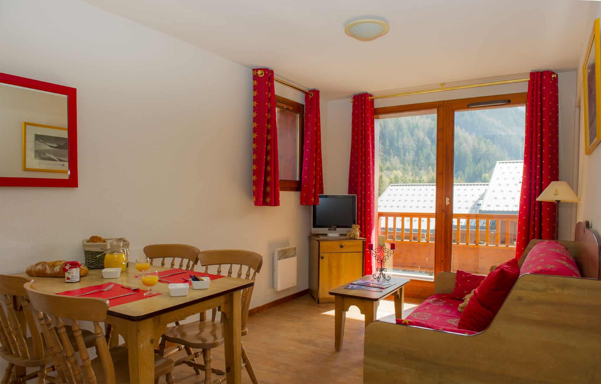 Exemple d'intérieur de la résidence de vacances Les Balcons d'Anaïs à La Norma, dans les Alpes du Nord Exemple d'intérieur de la résidence de vacances Les Balcons d'Anaïs à La Norma, dans les Alpes du Nord