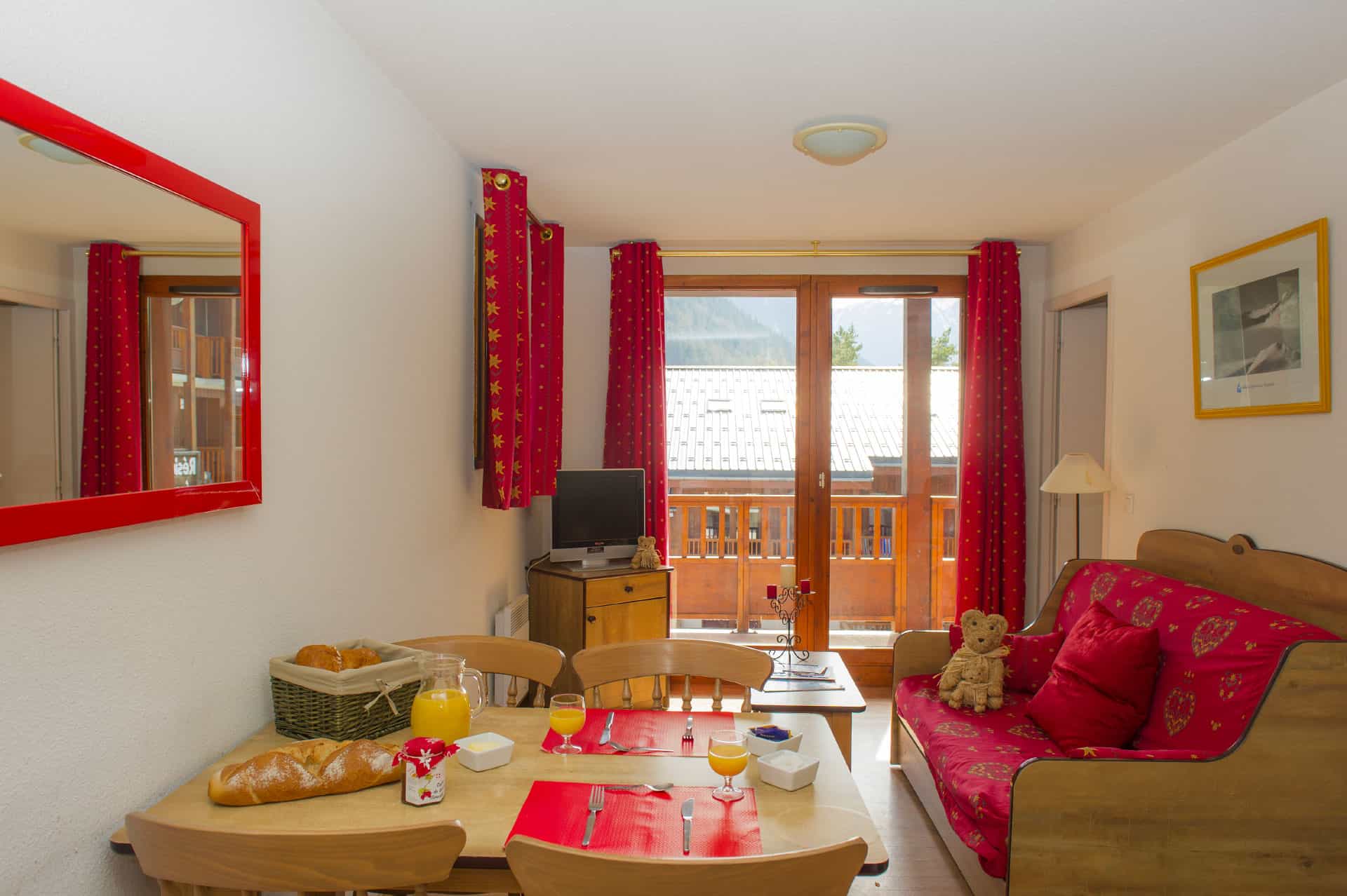 Exemple d'intérieur de la résidence de vacances Les Balcons d'Anaïs à La Norma, dans les Alpes du Nord Exemple d'intérieur de la résidence de vacances Les Balcons d'Anaïs à La Norma, dans les Alpes du Nord