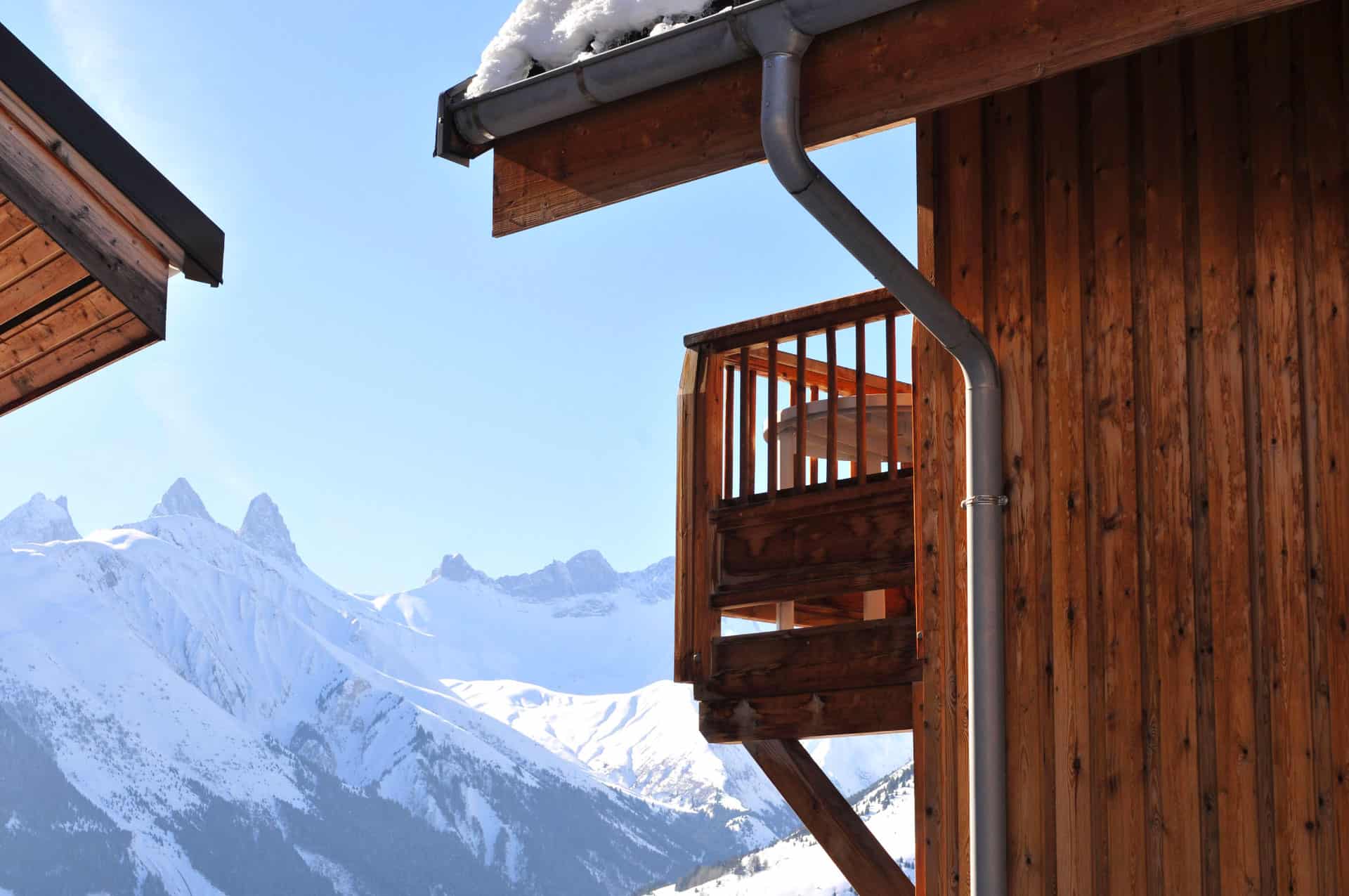 Vue sur les montagnes depuis la résidence de vacances Goélia Les Chalets des Marmottes à St Jean d'Arves Vue sur les montagnes depuis la résidence de vacances Goélia Les Chalets des Marmottes à St Jean d'Arves