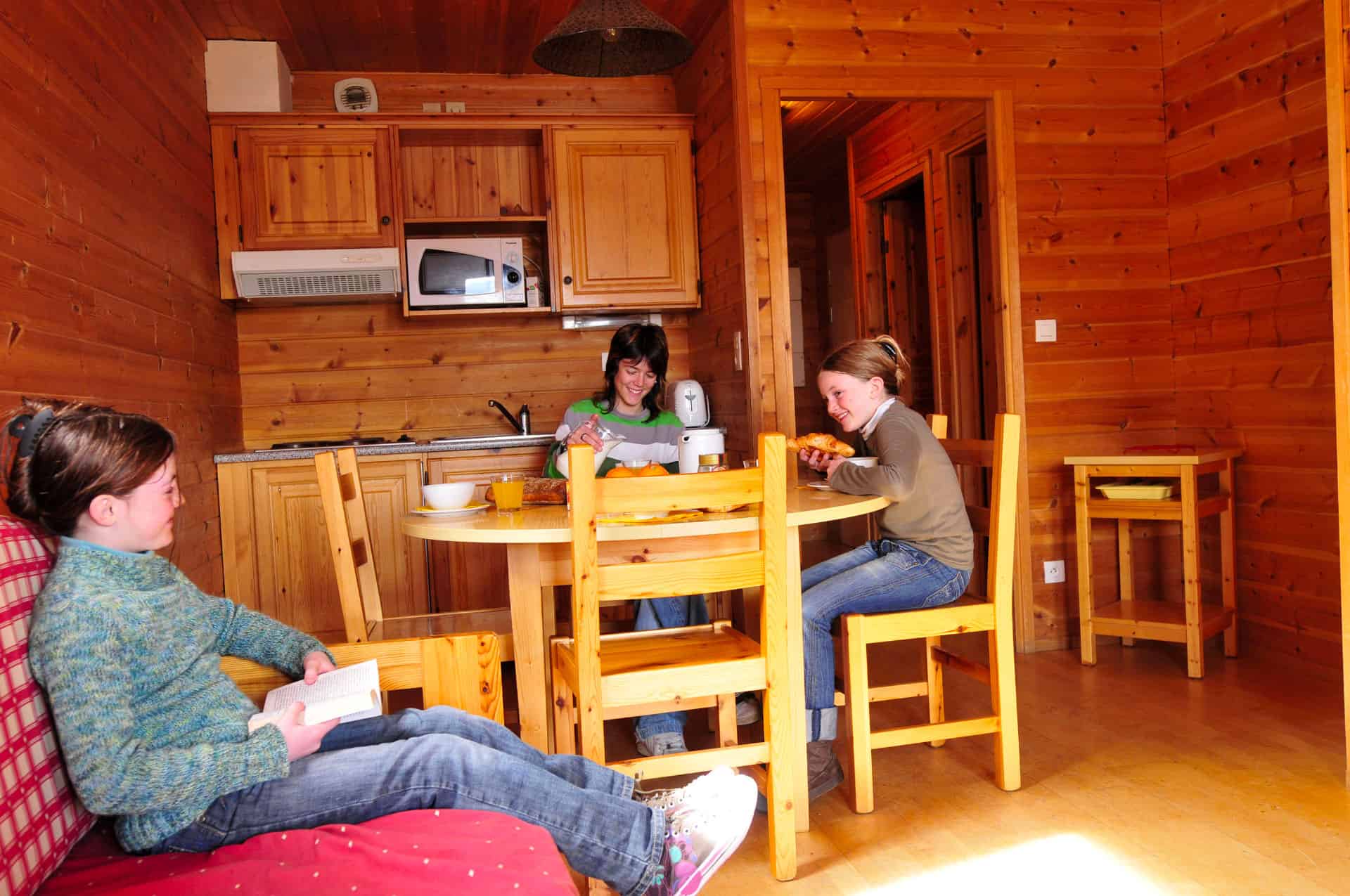 Exemple de salon dans la résidence de vacances Goélia Les Chalets des Marmottes à St Jean d'Arves Exemple de salon dans la résidence de vacances Goélia Les Chalets des Marmottes à St Jean d'Arves