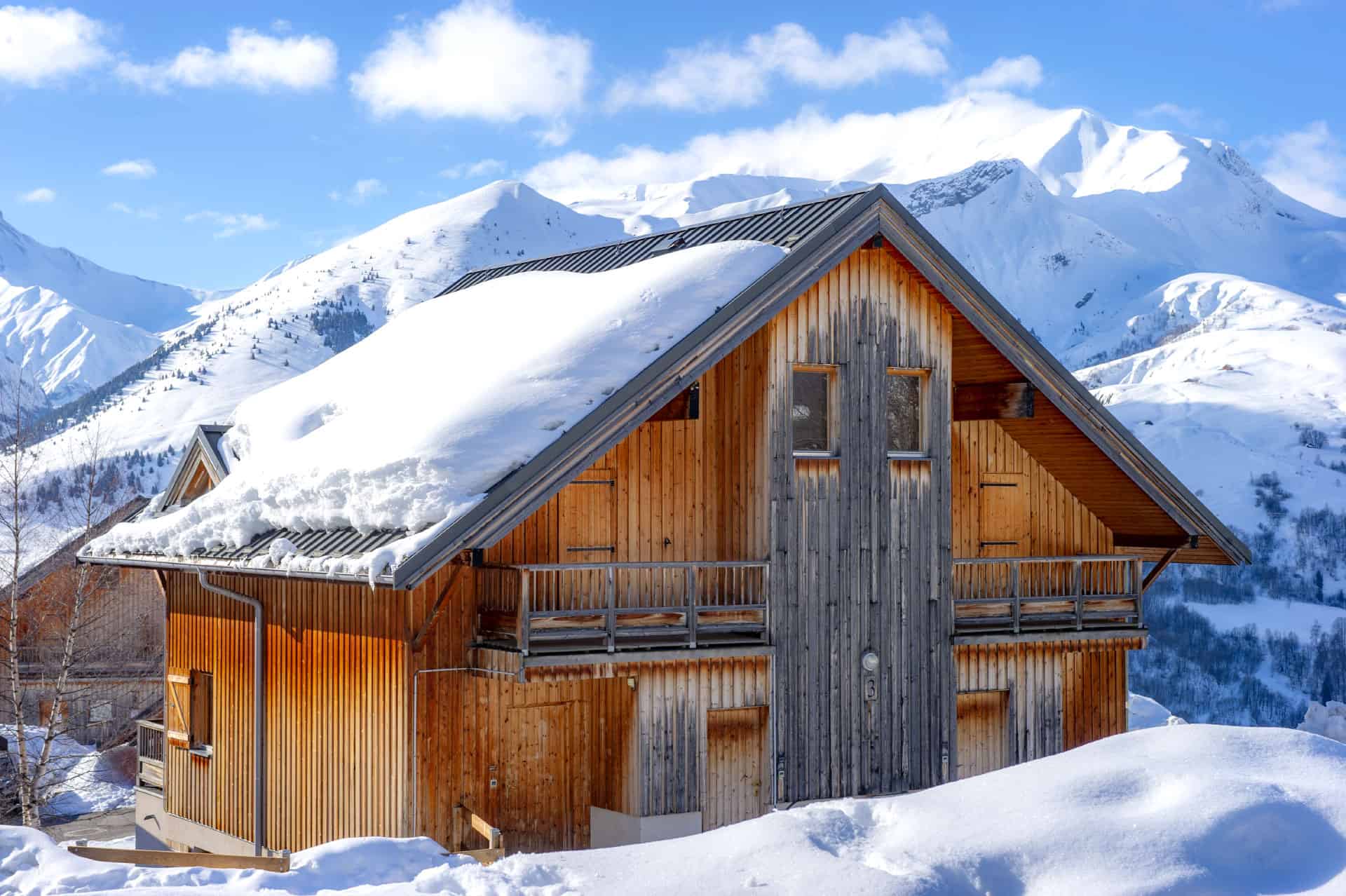 Vue sur les montagnes depuis la résidence de vacances Goélia Les Chalets des Marmottes à St Jean d'Arves Vue sur les montagnes depuis la résidence de vacances Goélia Les Chalets des Marmottes à St Jean d'Arves