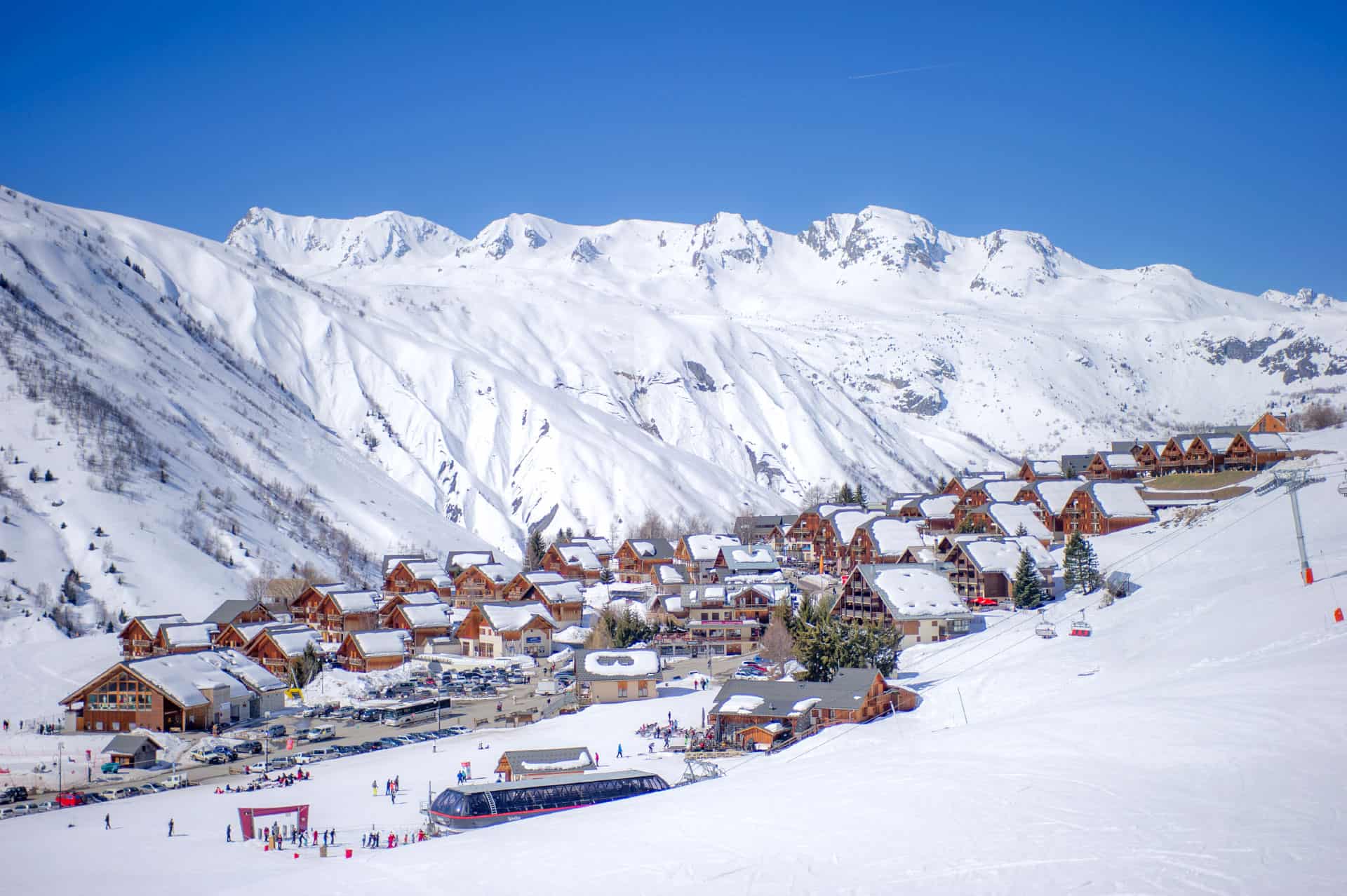 Pistes et remontées mécaniques à proximité de la résidence de vacances Goélia Les Chalets des Marmottes à St Jean d'Arves Pistes et remontées mécaniques à proximité de la résidence de vacances Goélia Les Chalets des Marmottes à St Jean d'Arves