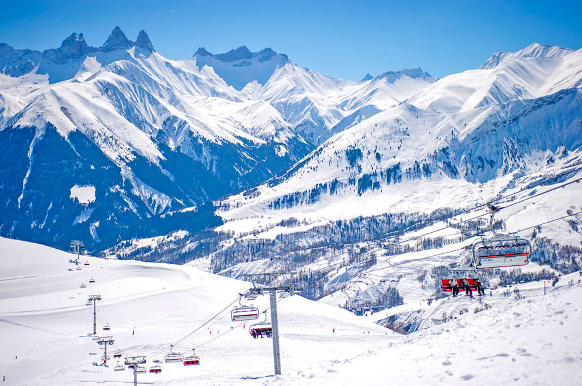 Pistes et remontées mécaniques à proximité de la résidence de vacances Goélia Les Chalets des Marmottes à St Jean d'Arves Pistes et remontées mécaniques à proximité de la résidence de vacances Goélia Les Chalets des Marmottes à St Jean d'Arves