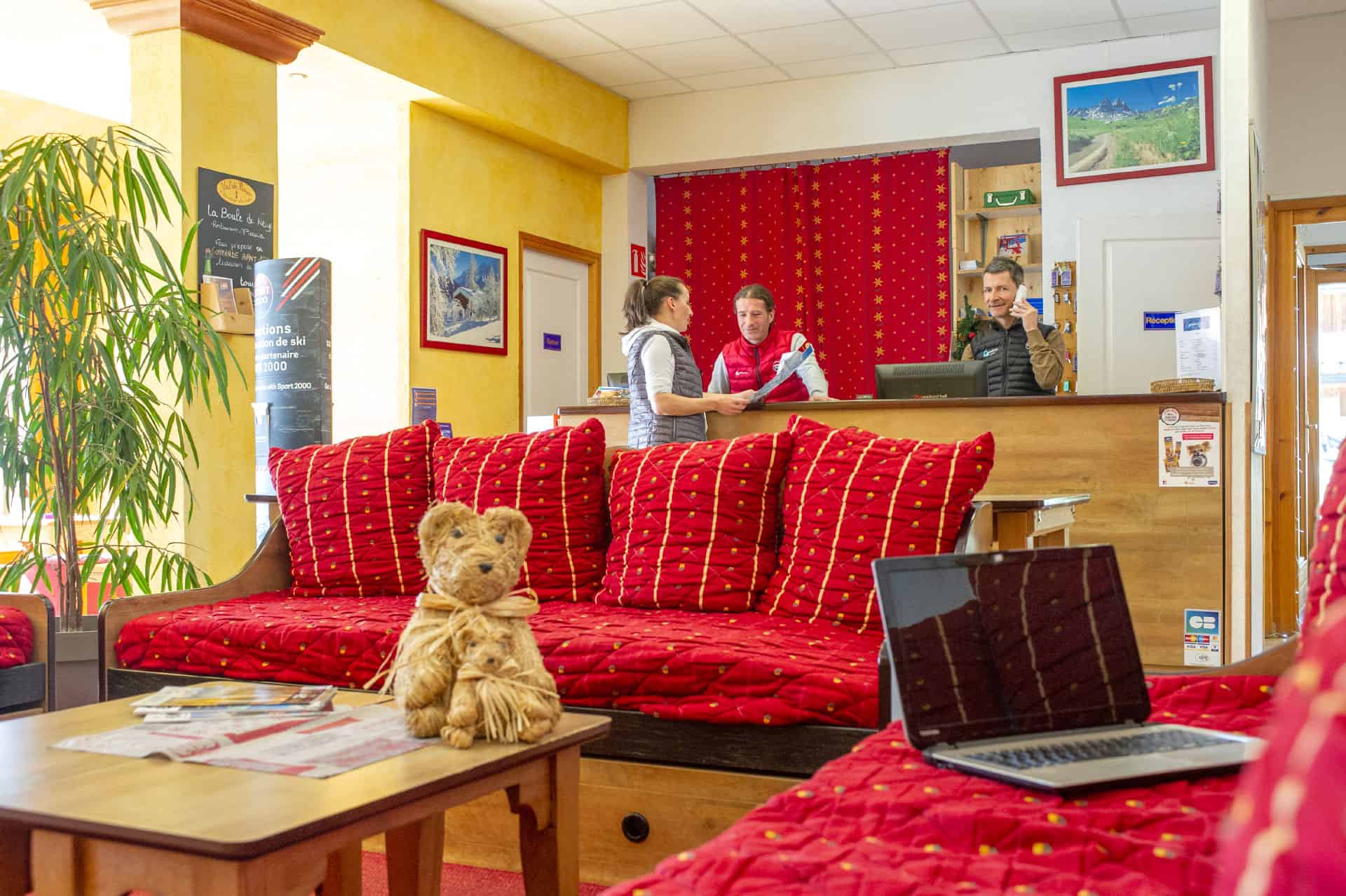 Récéption de la résidence de vacances Goélia Les Chalets de La Toussuire à La Toussuire dans les Alpes Récéption de la résidence de vacances Goélia Les Chalets de La Toussuire à La Toussuire dans les Alpes