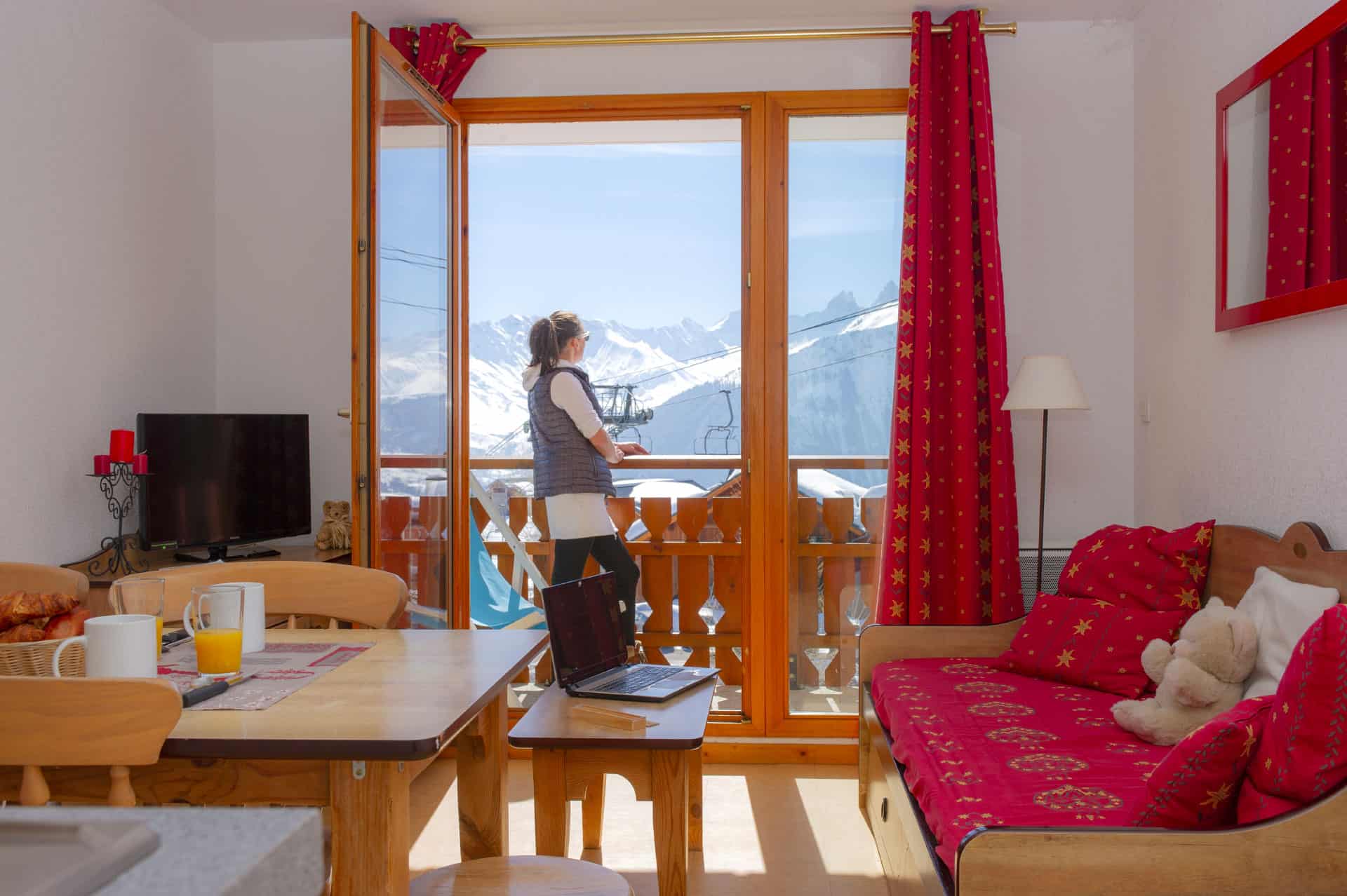 Exemple de salon dans la résidence de vacances Goélia Les Chalets de La Toussuire à La Toussuire Exemple de salon dans la résidence de vacances Goélia Les Chalets de La Toussuire à La Toussuire
