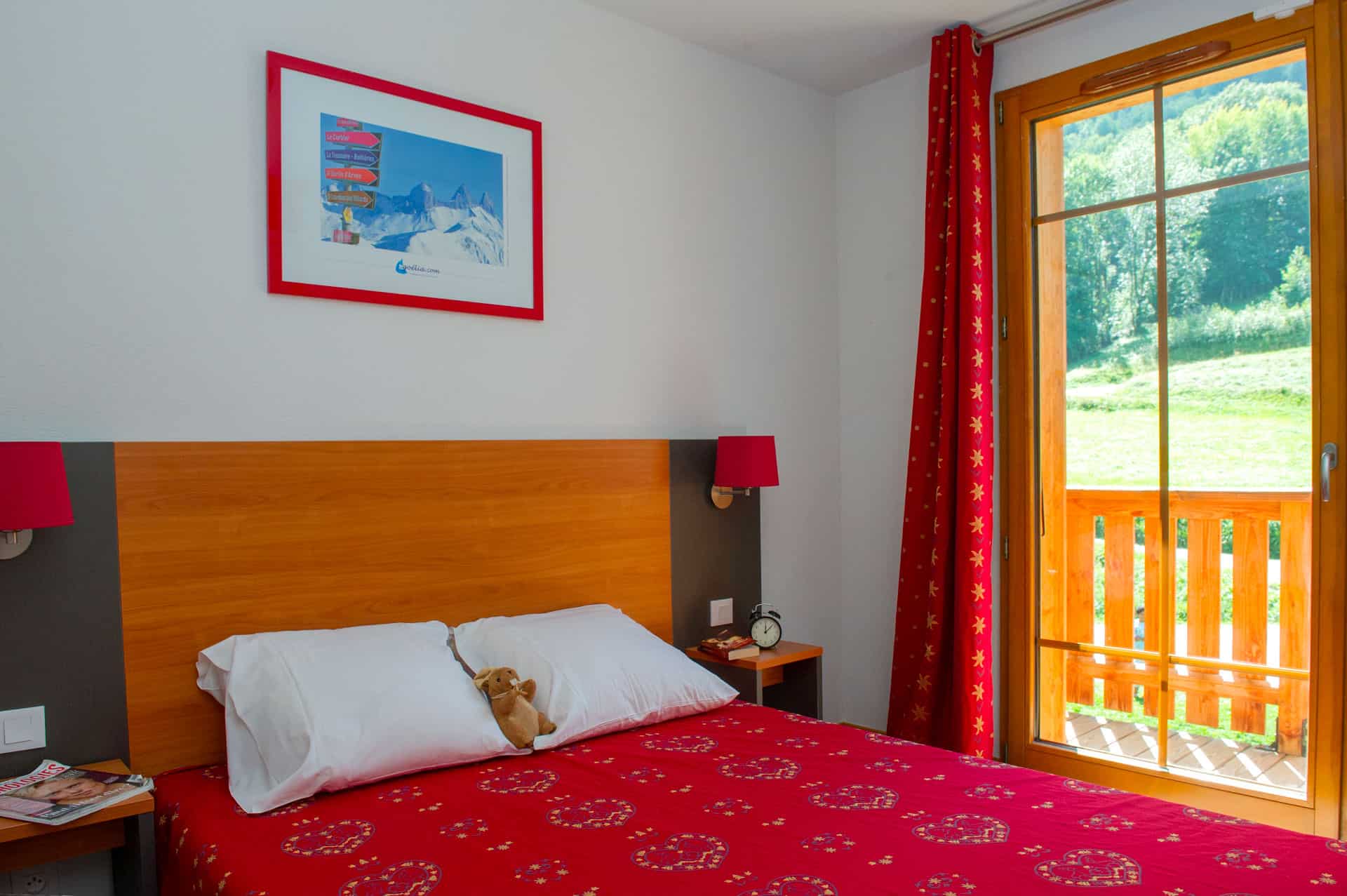 Example of a room with double bed in the vacation residence Goélia Les Chalets de Belledonne in St Colomban Les Sybelles Example of a room with double bed in the vacation residence Goélia Les Chalets de Belledonne in St Colomban Les Sybelles
