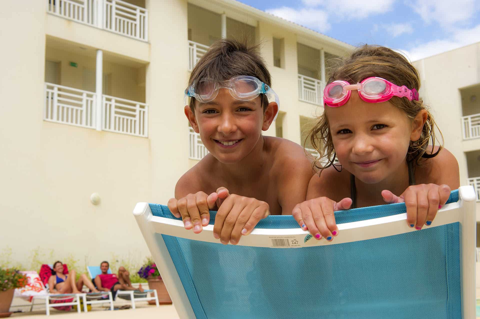 Piscine chauffée de la résidence Goélia Les Jardins de l'Oyat à Mimizan plage Piscine chauffée de la résidence Goélia Les Jardins de l'Oyat à Mimizan plage