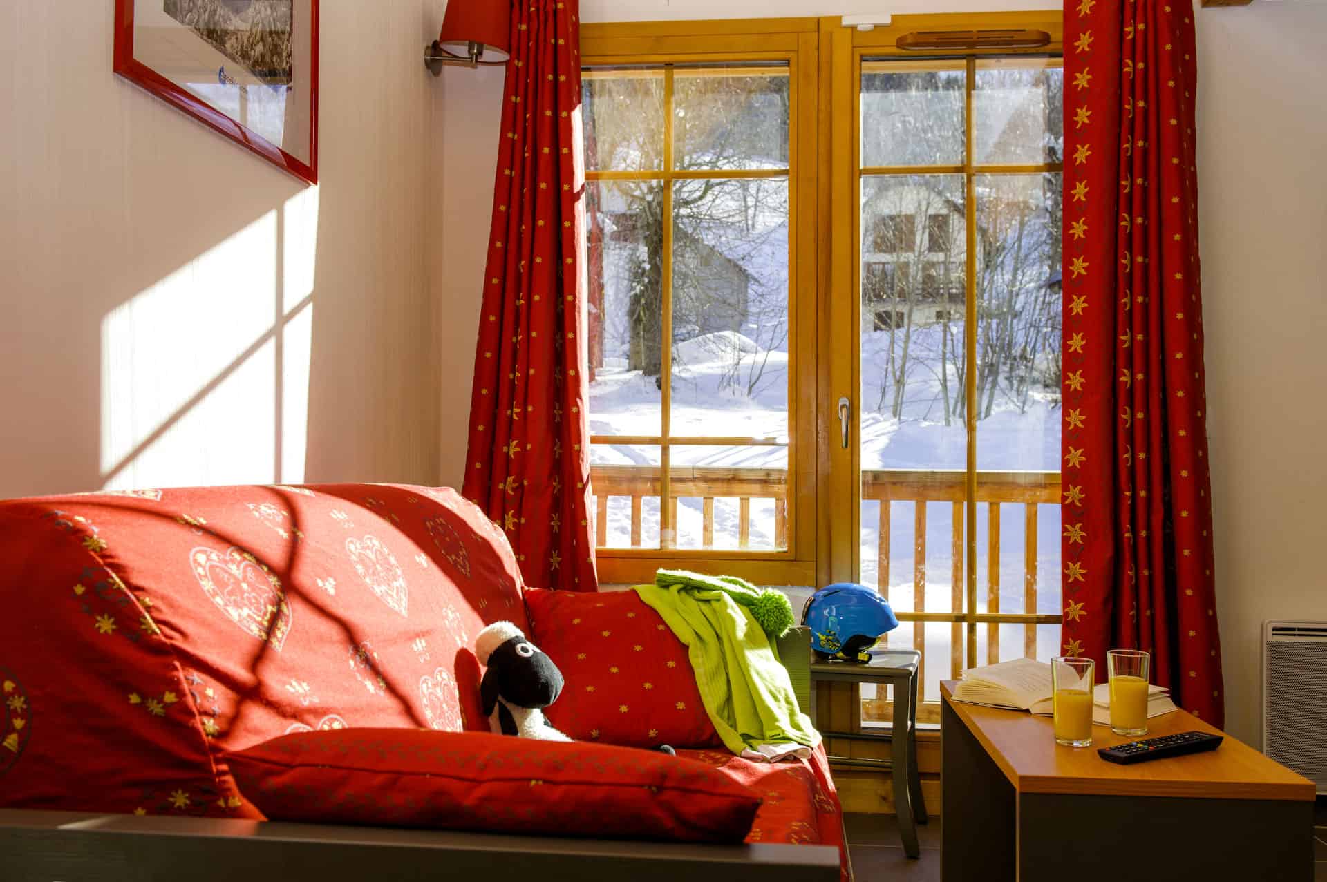 Exemple de salon dans la résidence de vacances Goélia Les Chalets de Belledonne à St Colomban Les Sybelles Exemple de salon dans la résidence de vacances Goélia Les Chalets de Belledonne à St Colomban Les Sybelles