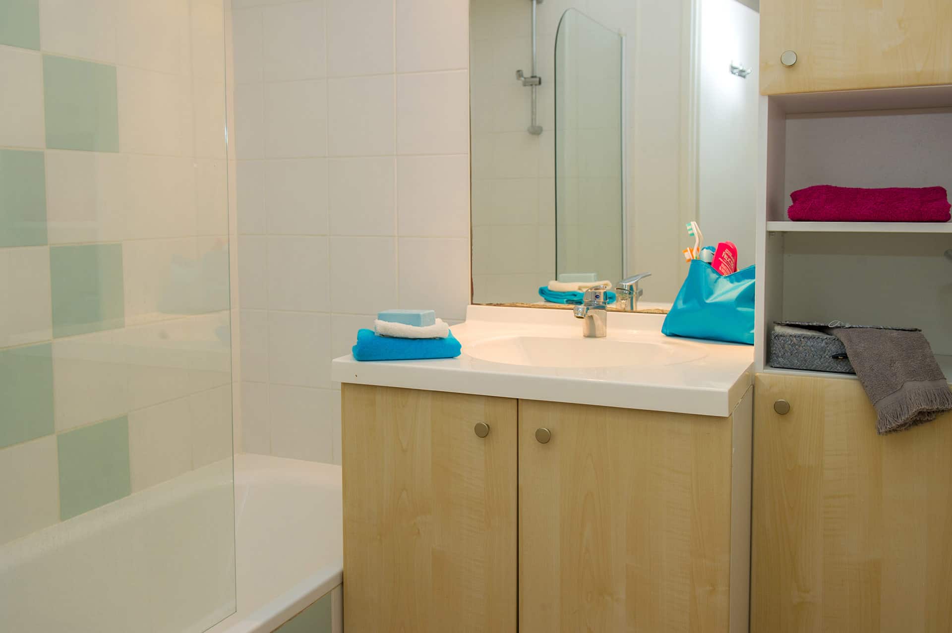 Exemple de salle de bain de la résidence de vacances Goélia le Cordouan à Soulac sur Mer Exemple de salle de bain de la résidence de vacances Goélia le Cordouan à Soulac sur Mer