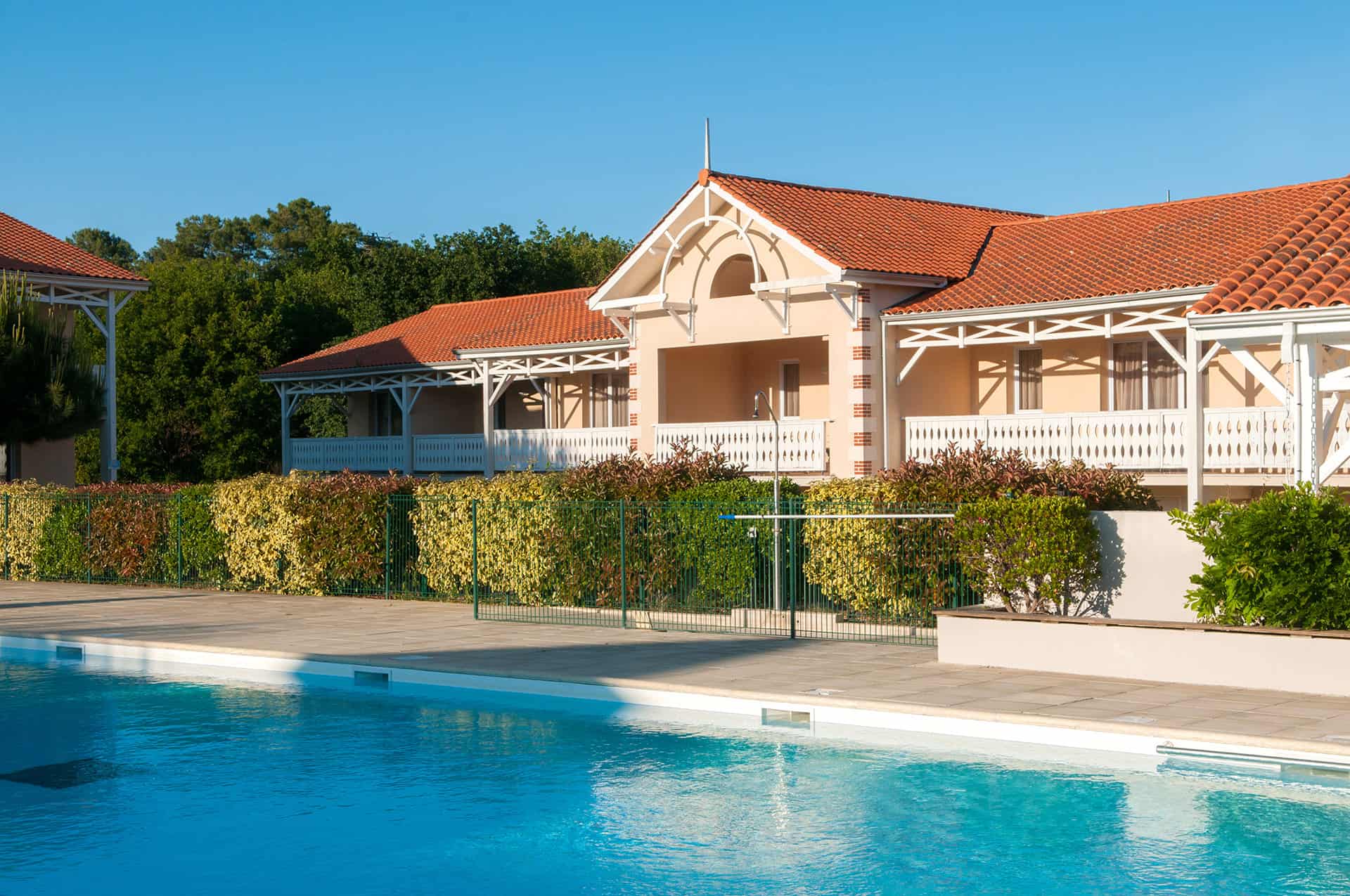 La résidence de vacances Goélia le Cordouan et sa piscine extérieure chauffée La résidence de vacances Goélia le Cordouan et sa piscine extérieure chauffée